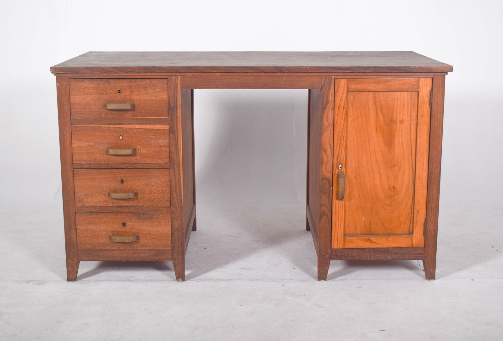 Mid-Century Portuguese Desk in Oak from Olaio, 1950s - 2