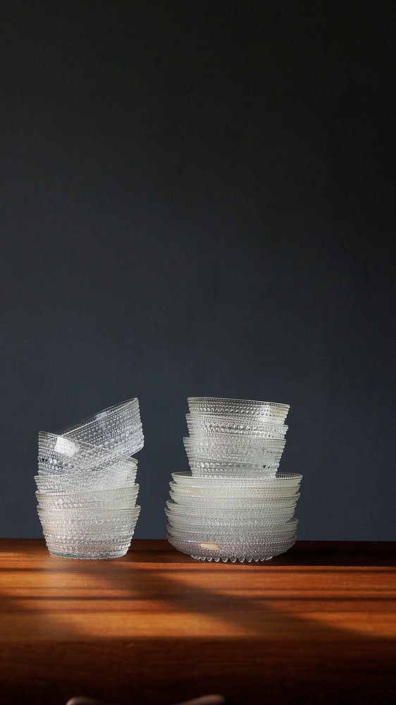 Kastehselmi Dining Set by Oiva Toikka, Set of 16 - 3