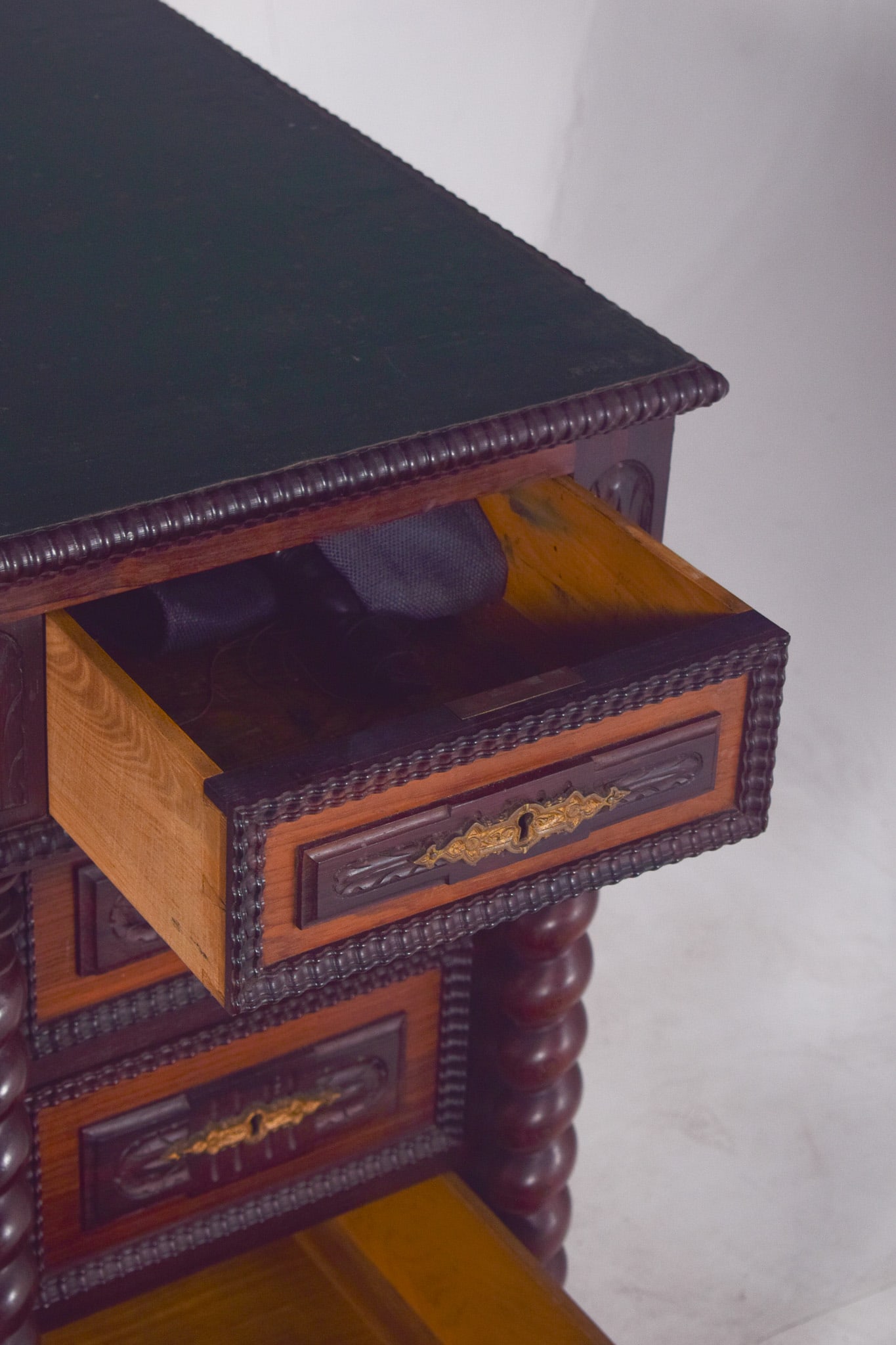 Antique Portuguese Twisted and Shaken Desk - 8