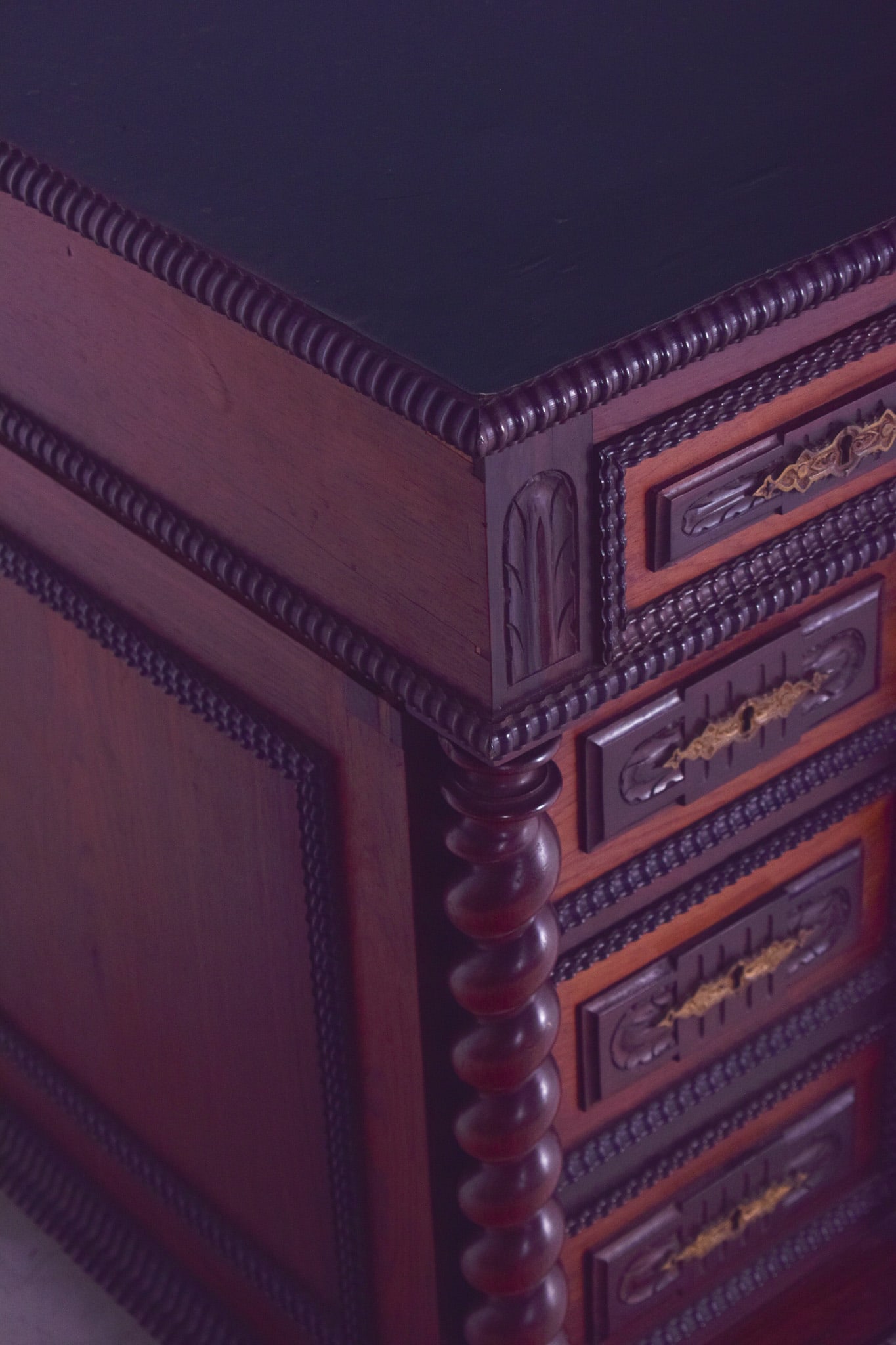 Antique Portuguese Twisted and Shaken Desk - 9