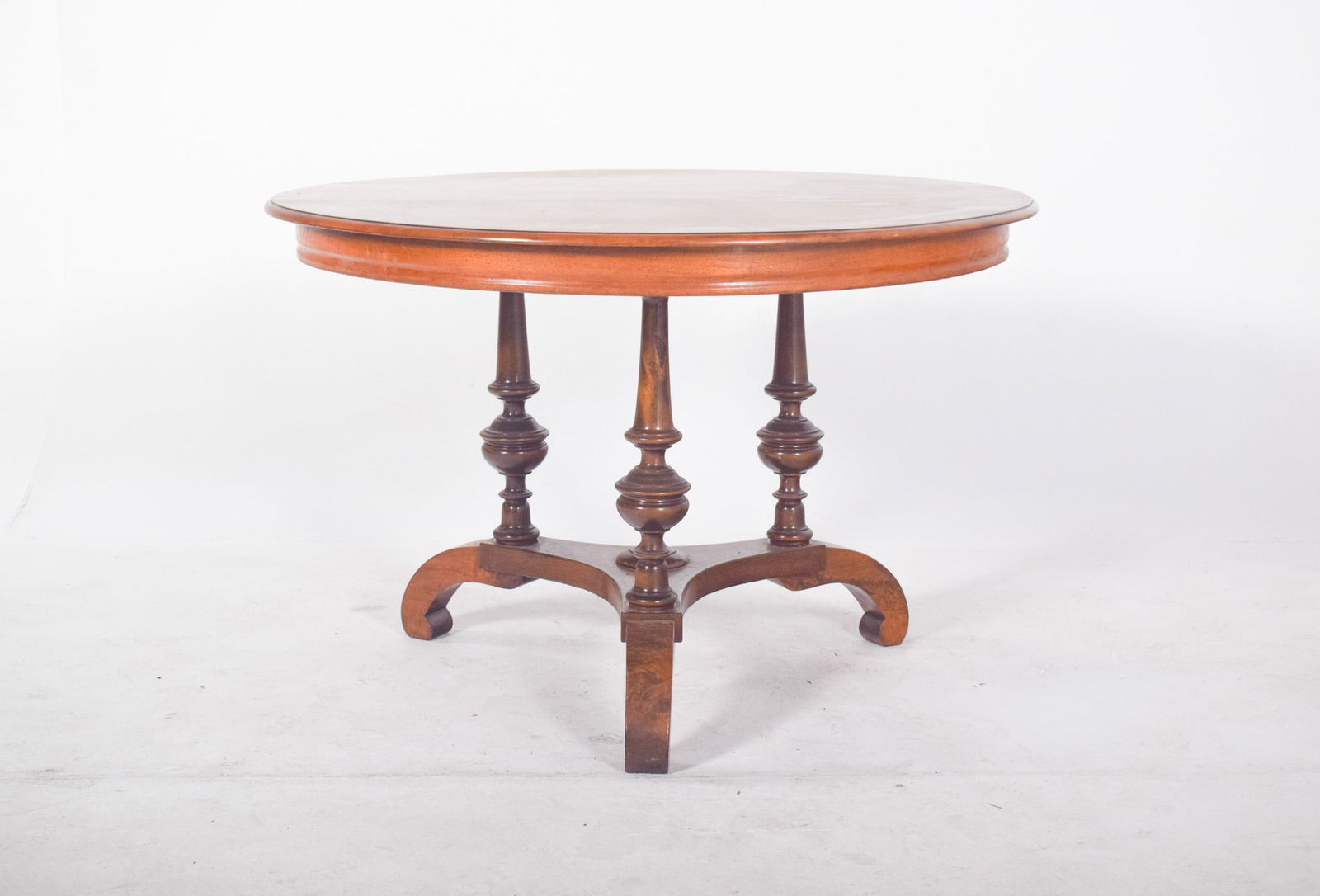 English Round Tea Table in Walnut, 1920s (1 of 8)