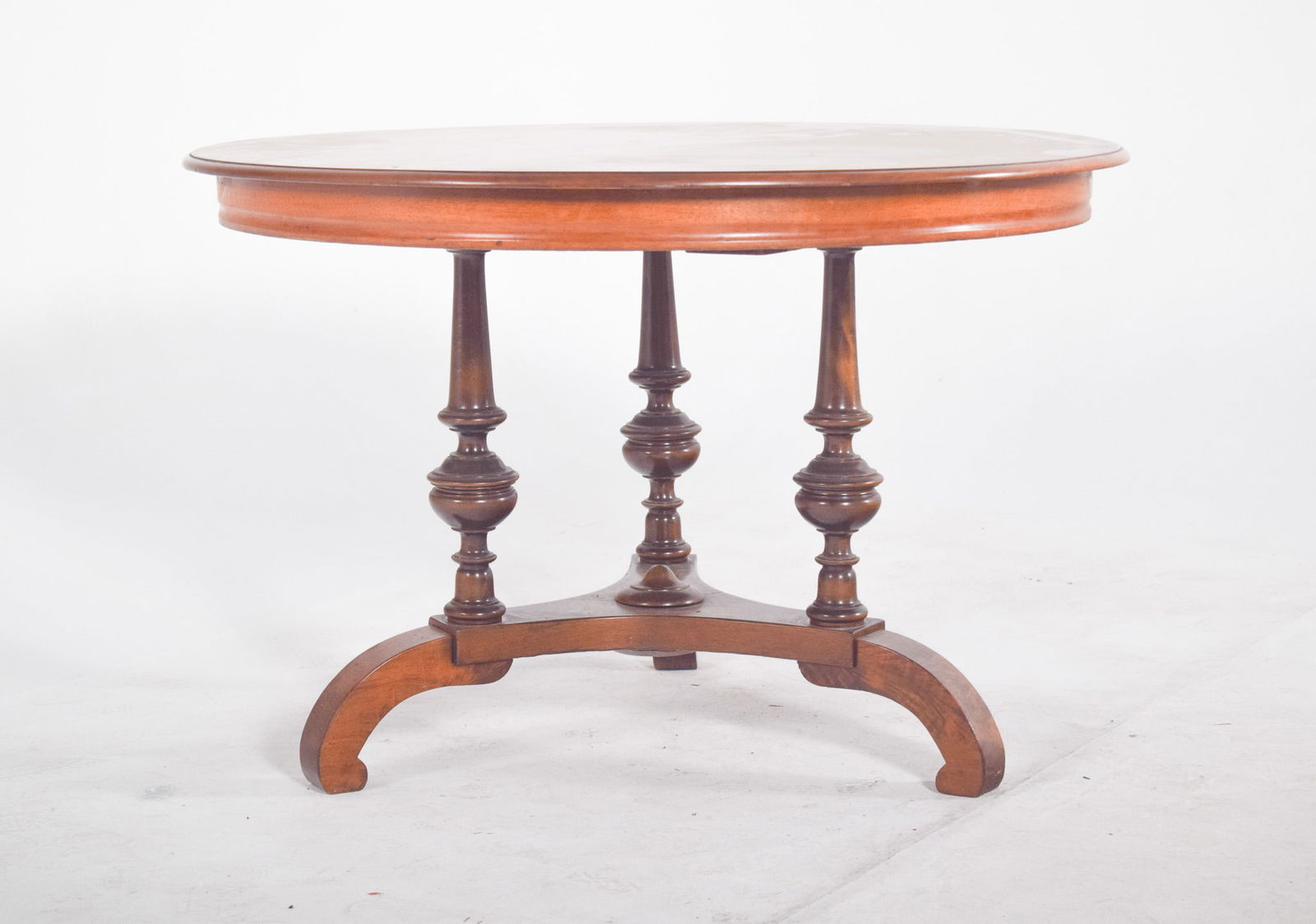 English Round Tea Table in Walnut, 1920s - 4