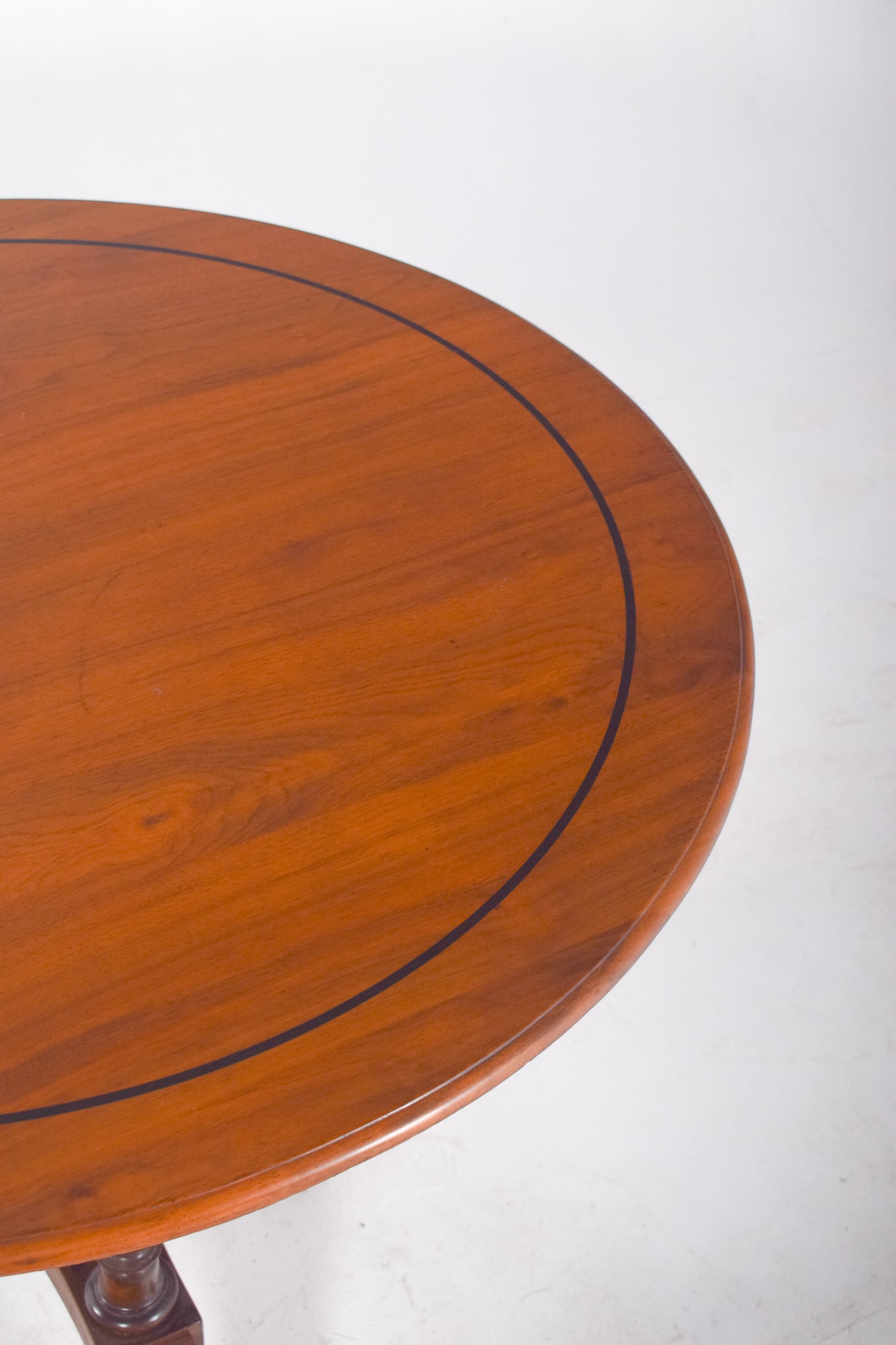 English Round Tea Table in Walnut, 1920s - 5