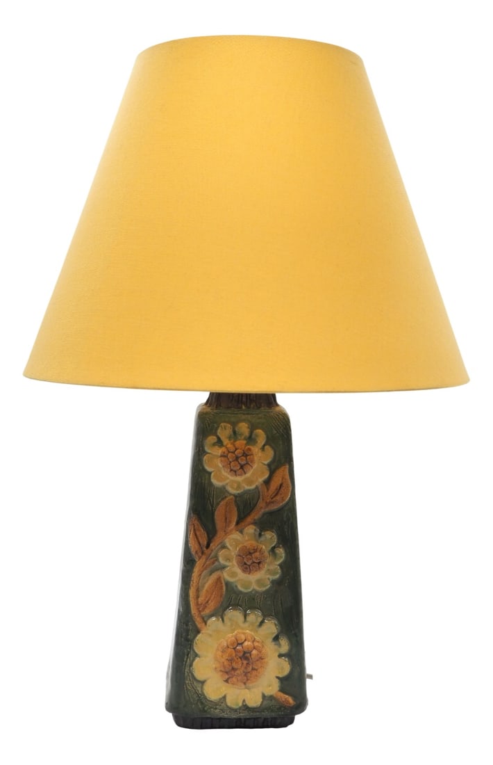 Table Lamp by Willi Fischer for Ego Stoneware, 1970s: A lovely vintage forest green table lamp with yellow sunflowers surrounded by a beautiful glaze that resembles blades of grass.The flowers and leaves are beautifully placed on the outside of the