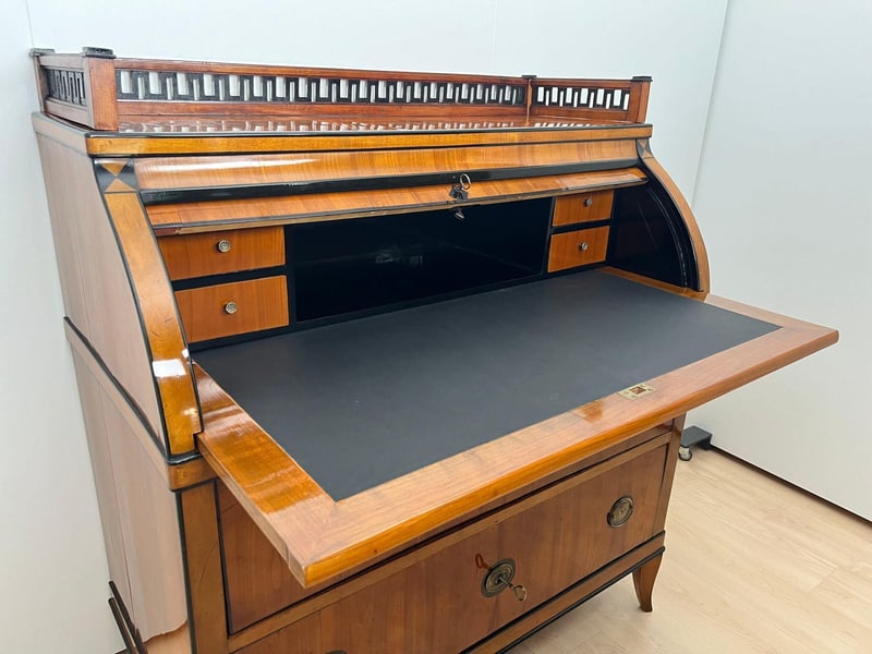 Roll-Top Desk in Cherry Veneer and Brass, 1820 - 10