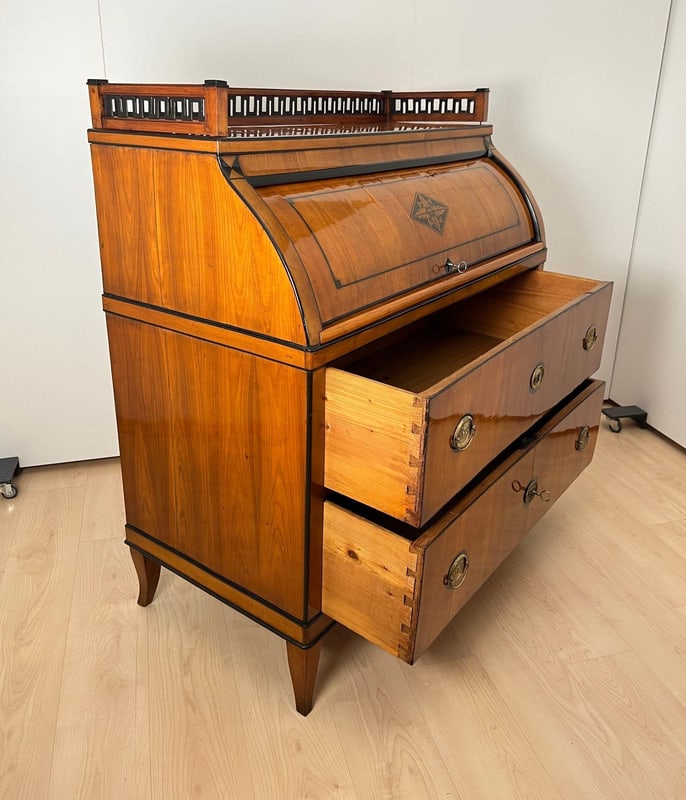 Roll-Top Desk in Cherry Veneer and Brass, 1820 - 4