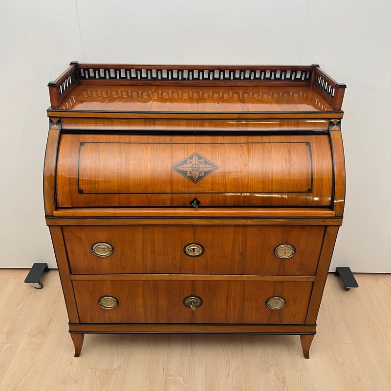 Roll-Top Desk in Cherry Veneer and Brass, 1820 - 6