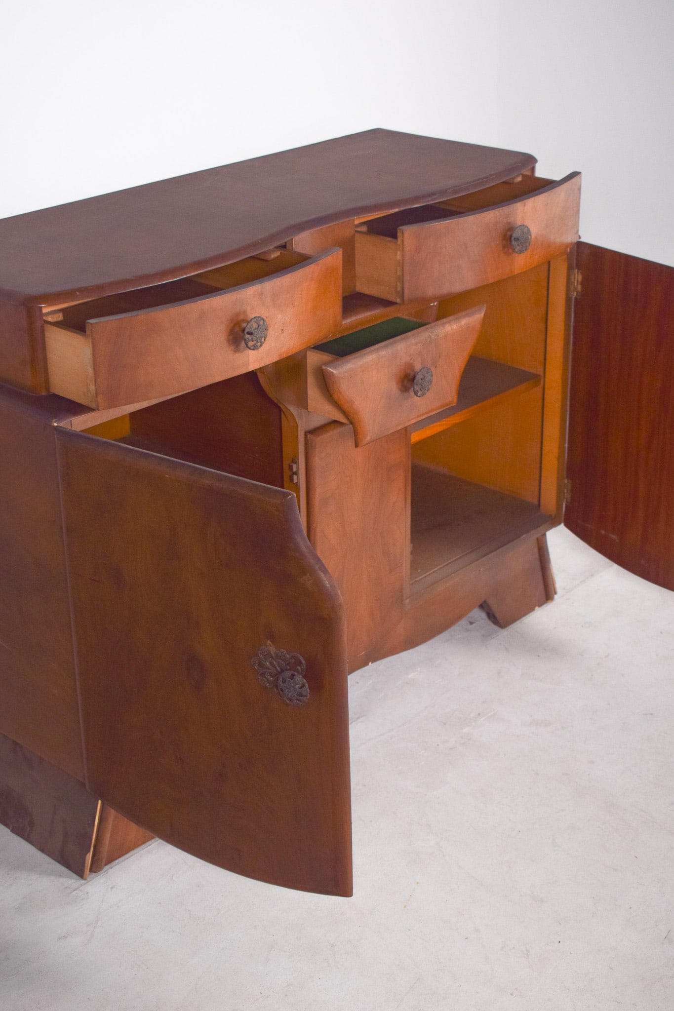 Vintage English Art Deco Sideboard, 1920 - 2