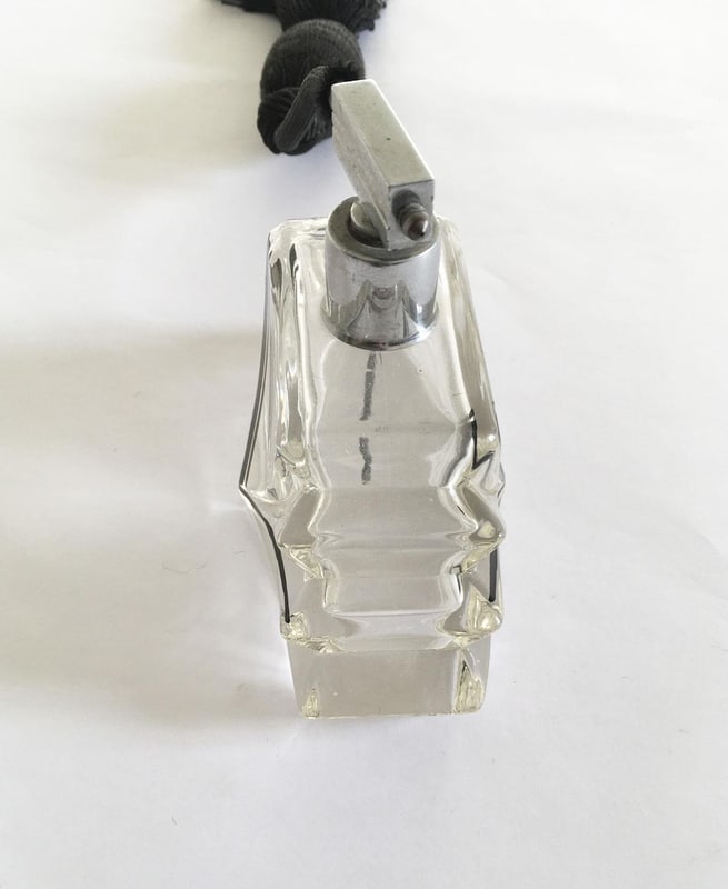Glass Perfume Sprayer with Black Silk Air Pump, 1930 - 13