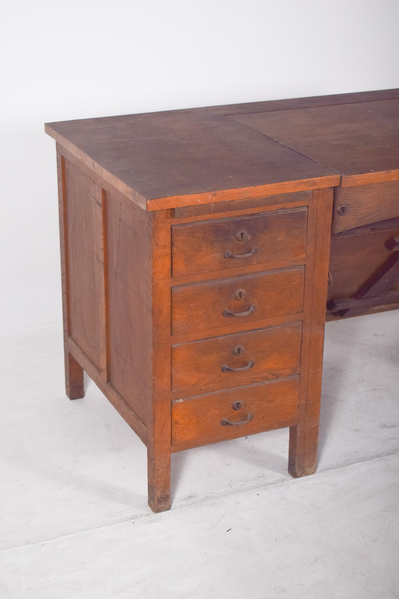 Mid-Century Portuguese Desk with Tilting Top, 1950s - 3