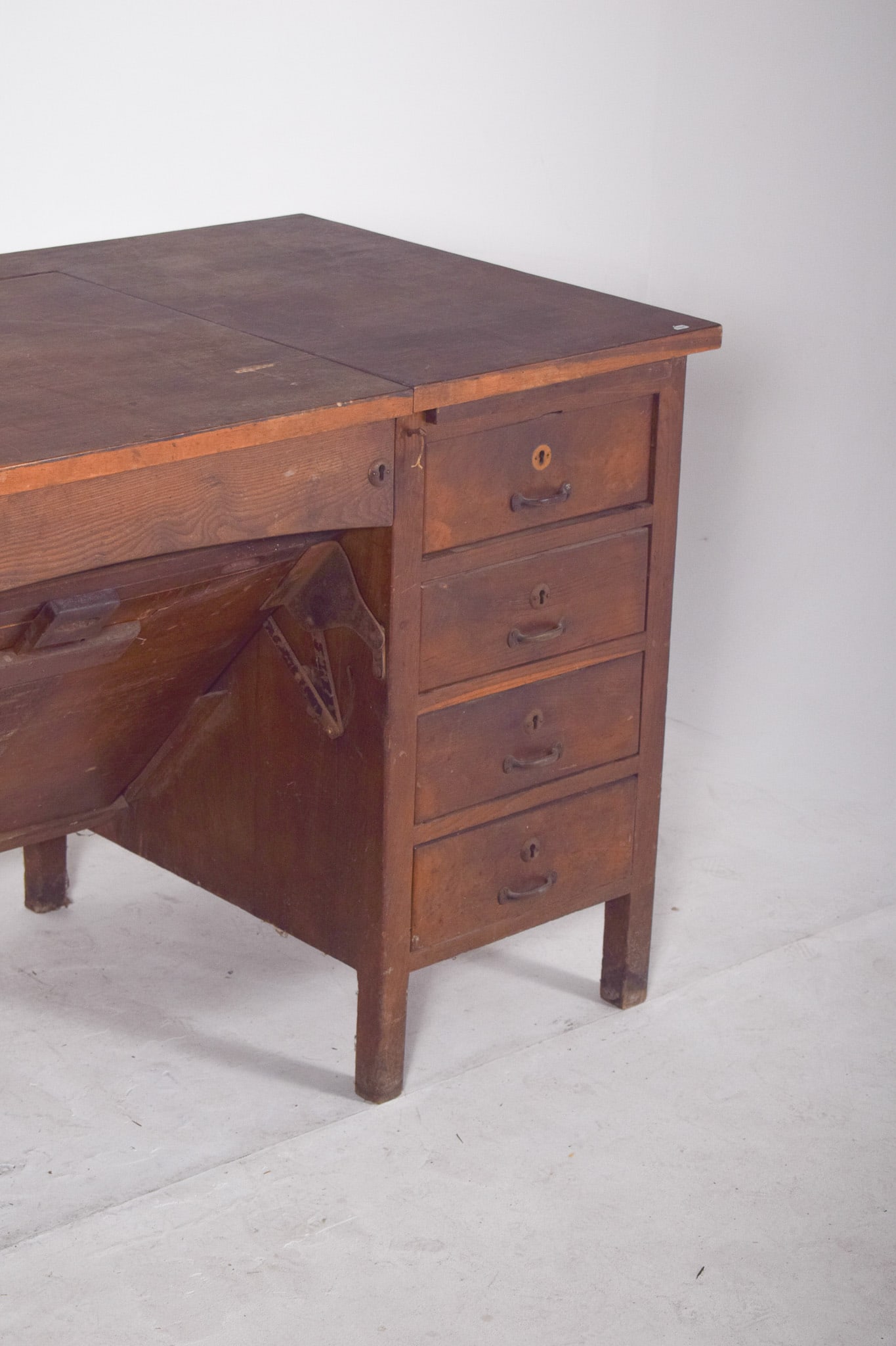 Mid-Century Portuguese Desk with Tilting Top, 1950s - 5