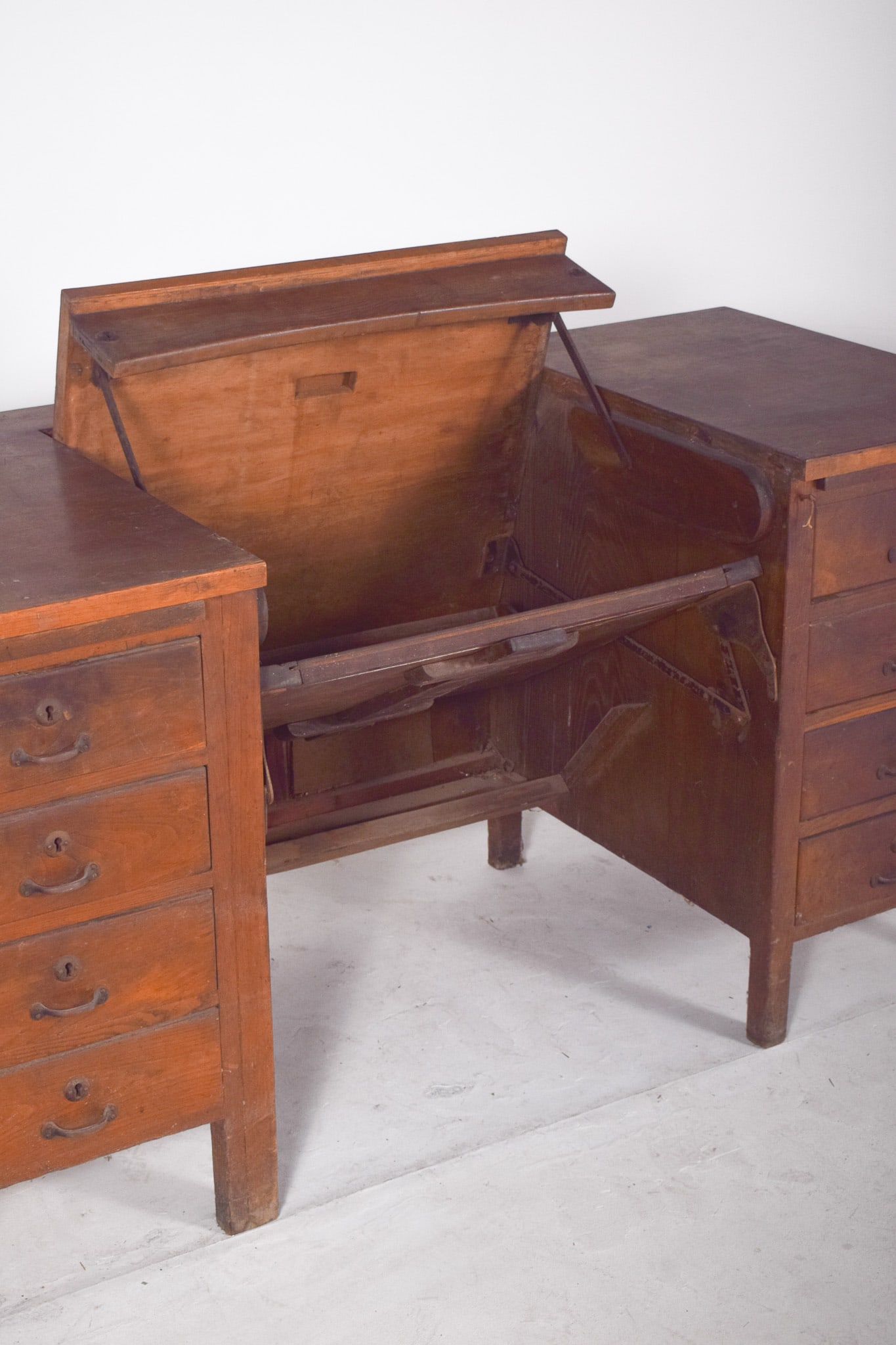 Mid-Century Portuguese Desk with Tilting Top, 1950s - 6