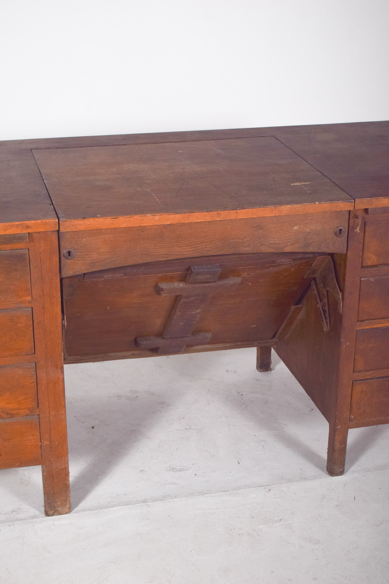 Mid-Century Portuguese Desk with Tilting Top, 1950s - 7