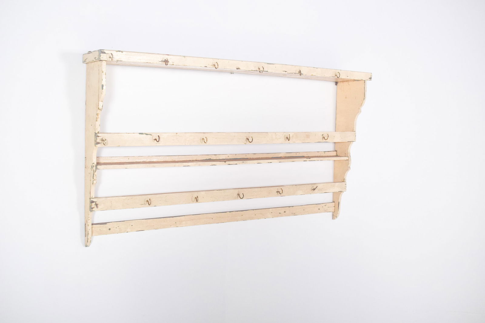Portuguese White-Painted Plate Rack with Hooks, 1950 - 2