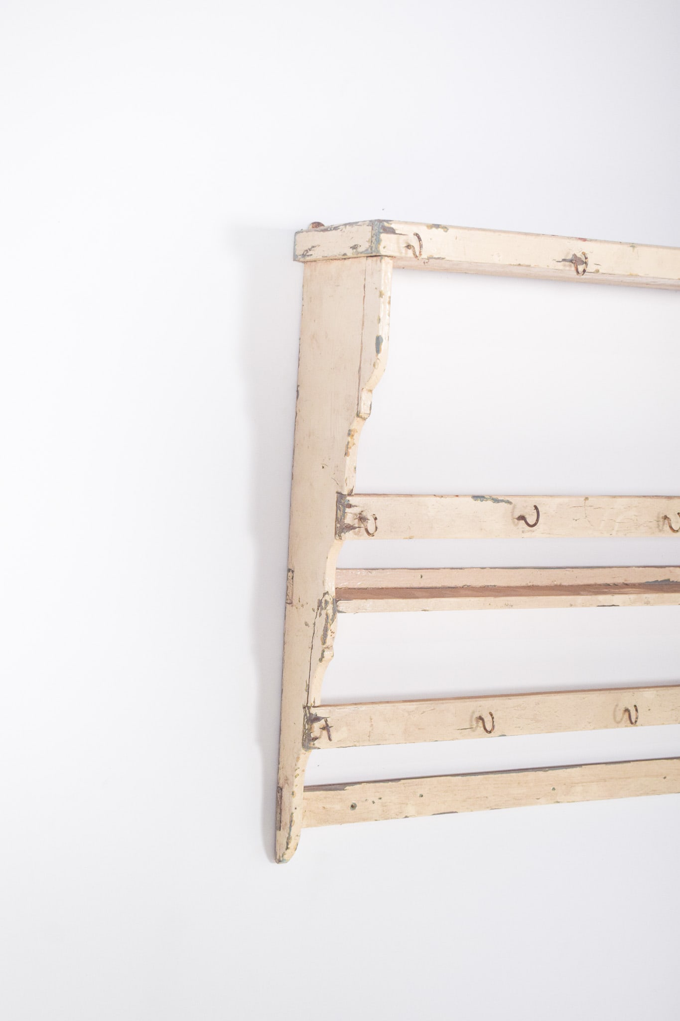 Portuguese White-Painted Plate Rack with Hooks, 1950 - 3