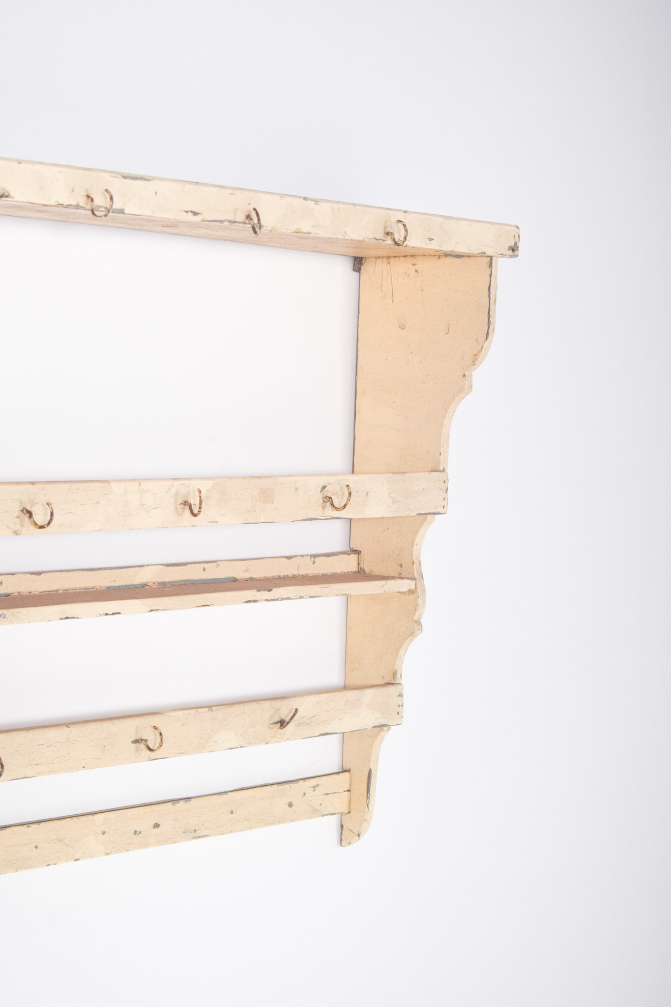 Portuguese White-Painted Plate Rack with Hooks, 1950 - 4