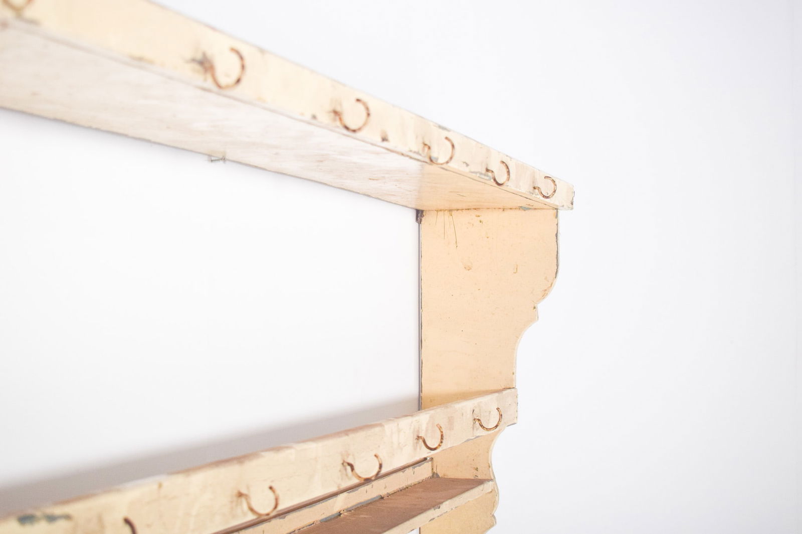 Portuguese White-Painted Plate Rack with Hooks, 1950 - 6