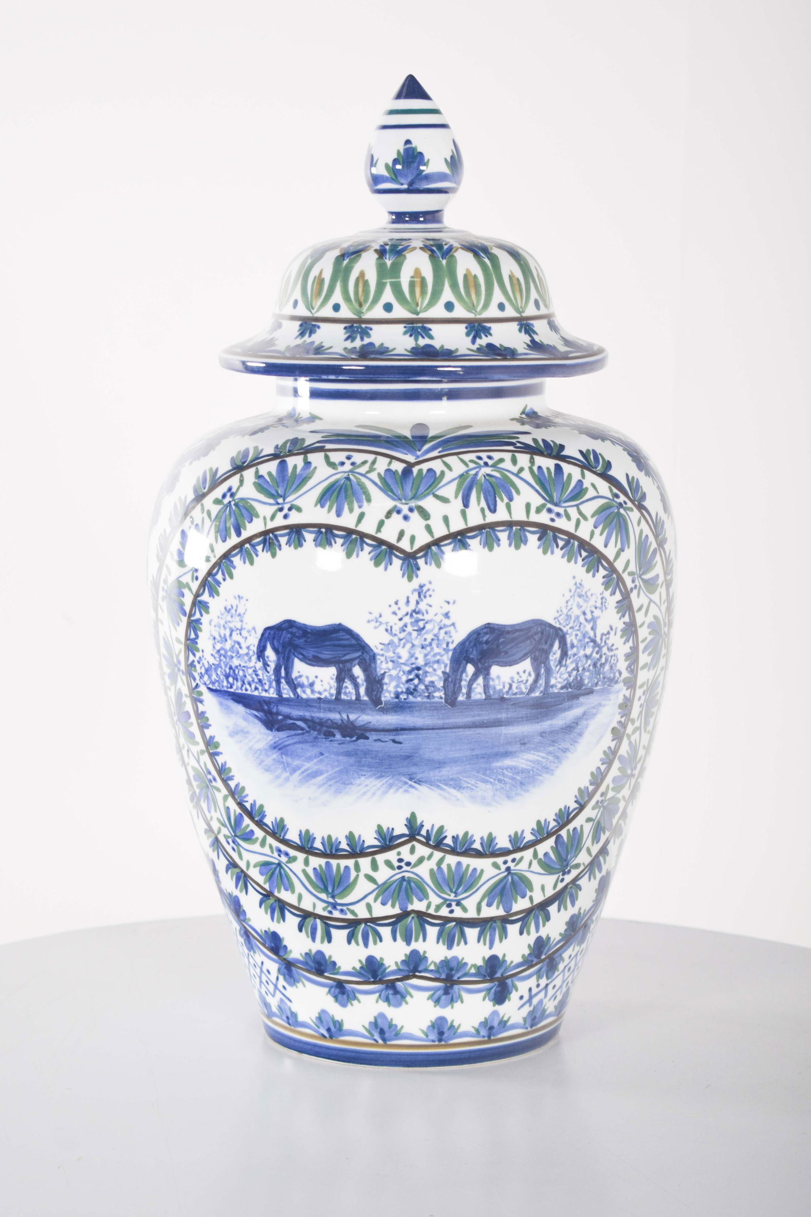 Vase with Lid in Alfe Porcelain, Portugal, 1950s - 4