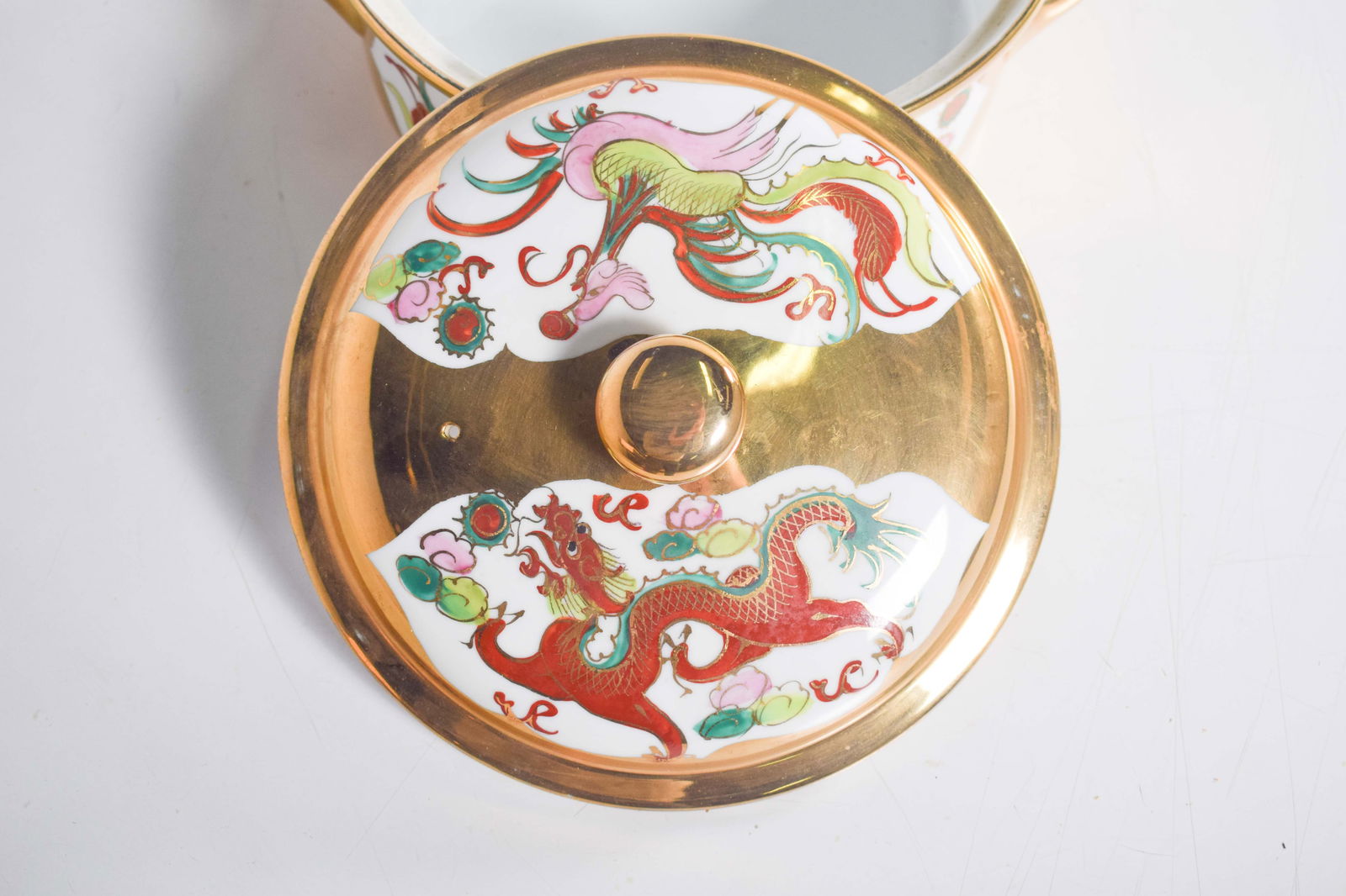 Chinese Porcelain Pot with Two Handles, 1920 - 10