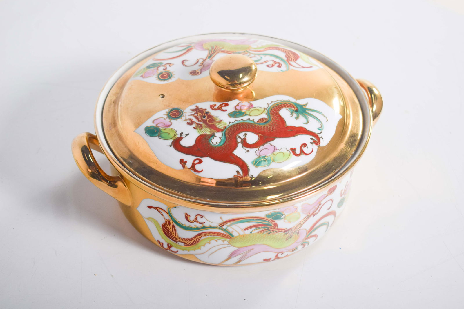 Chinese Porcelain Pot with Two Handles, 1920 - 3