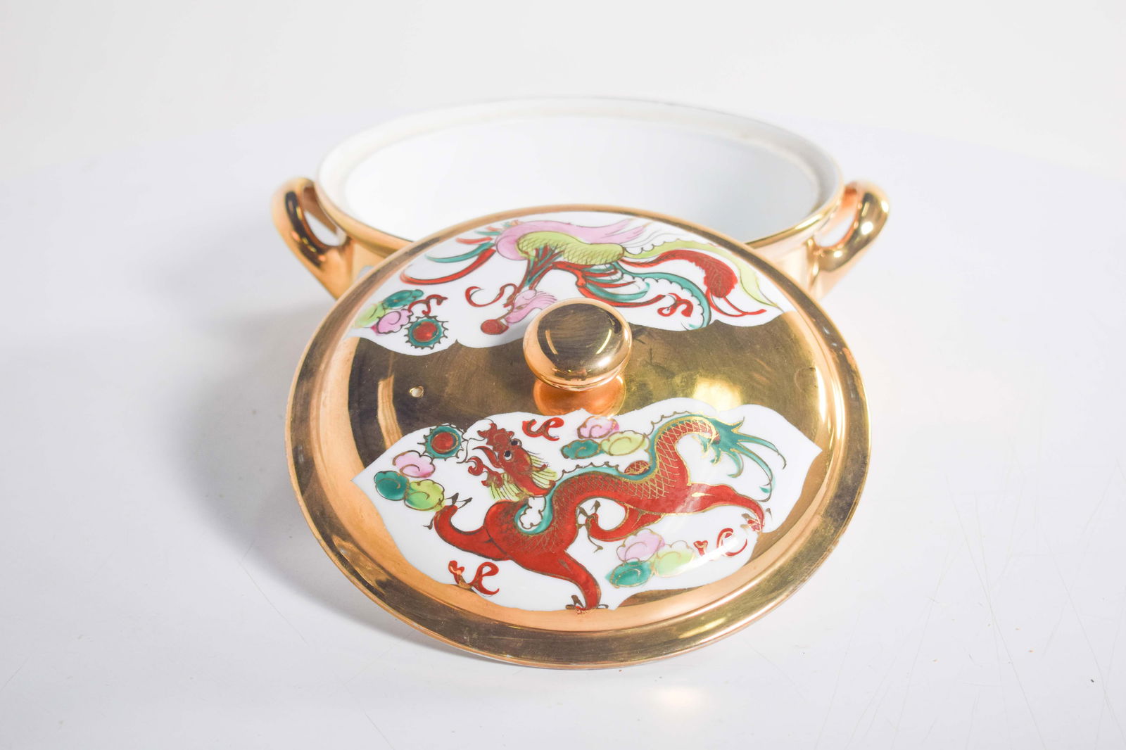 Chinese Porcelain Pot with Two Handles, 1920 - 5