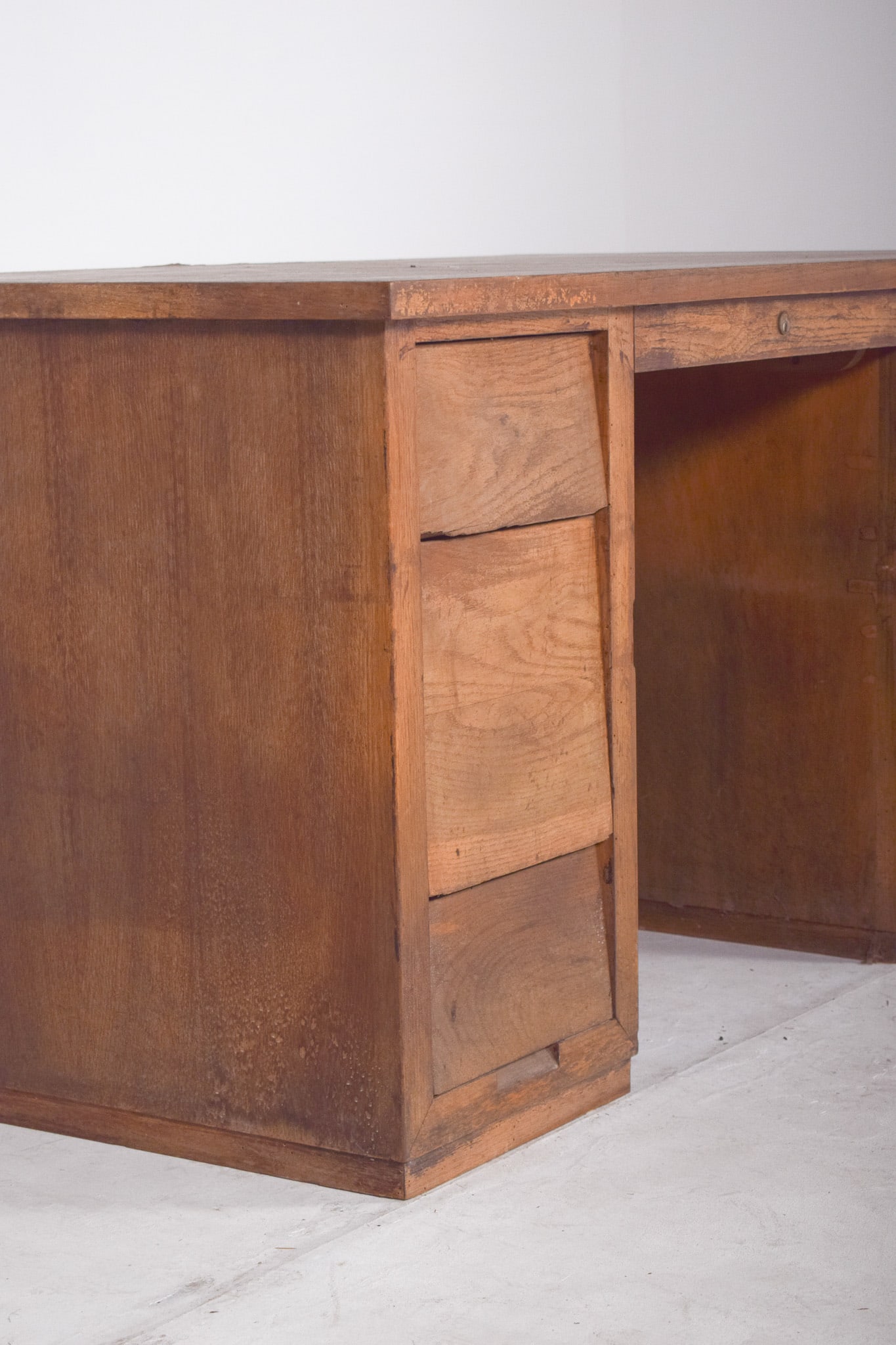 Portuguese Desk in Oak, 1950s - 10