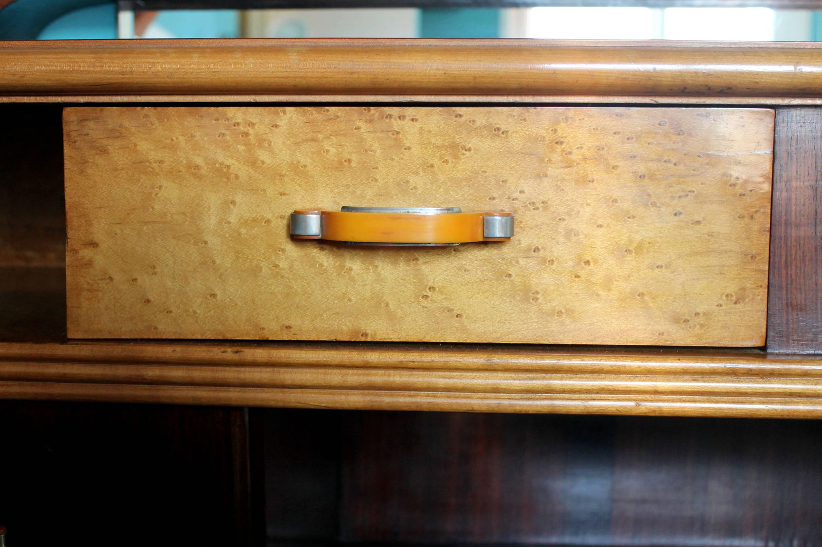 Veneer Rosewood and Maple Vanity with Bakelite Handles - 5