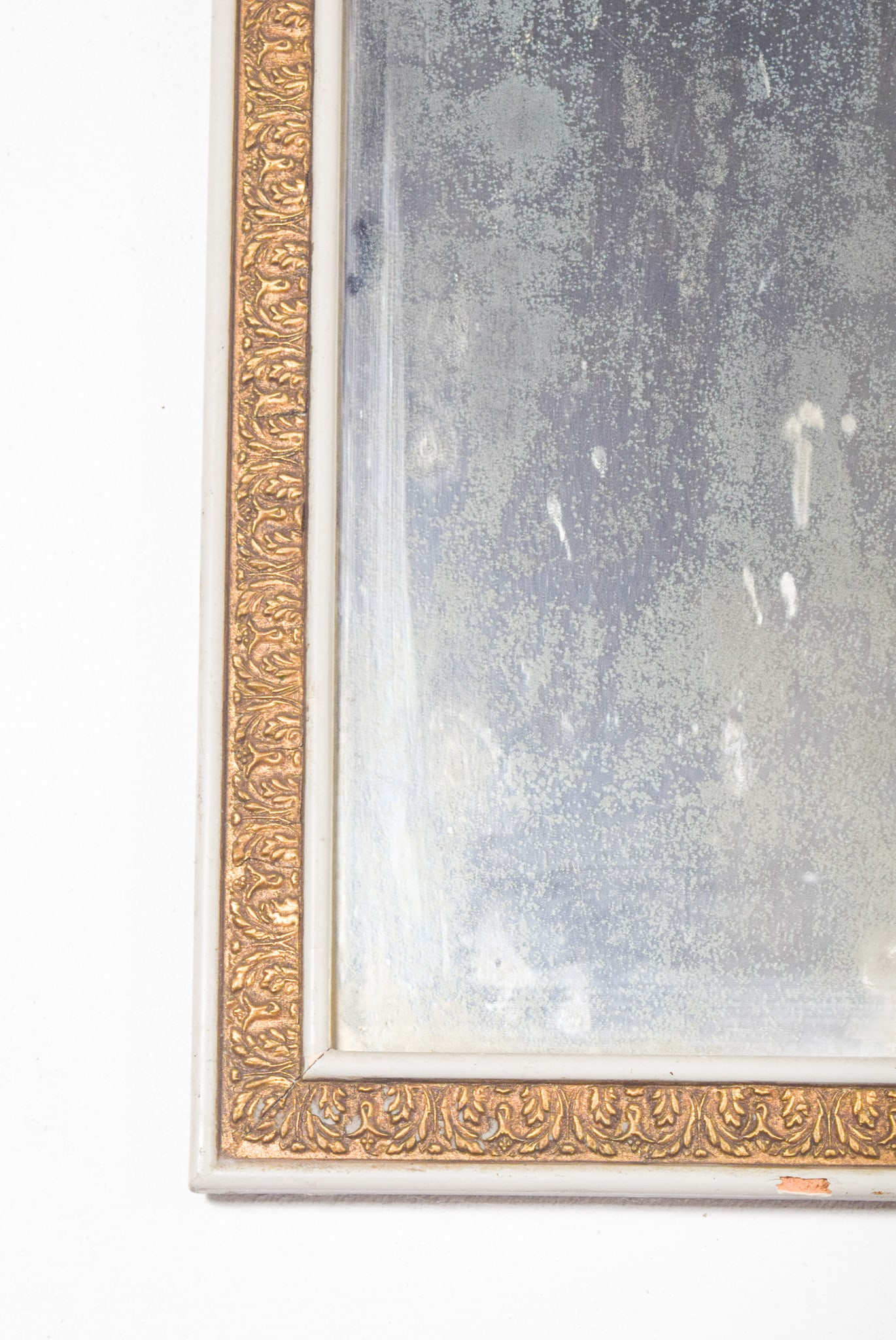 White and Gilt Wooden Mirror with Carved Bow Crest - 6