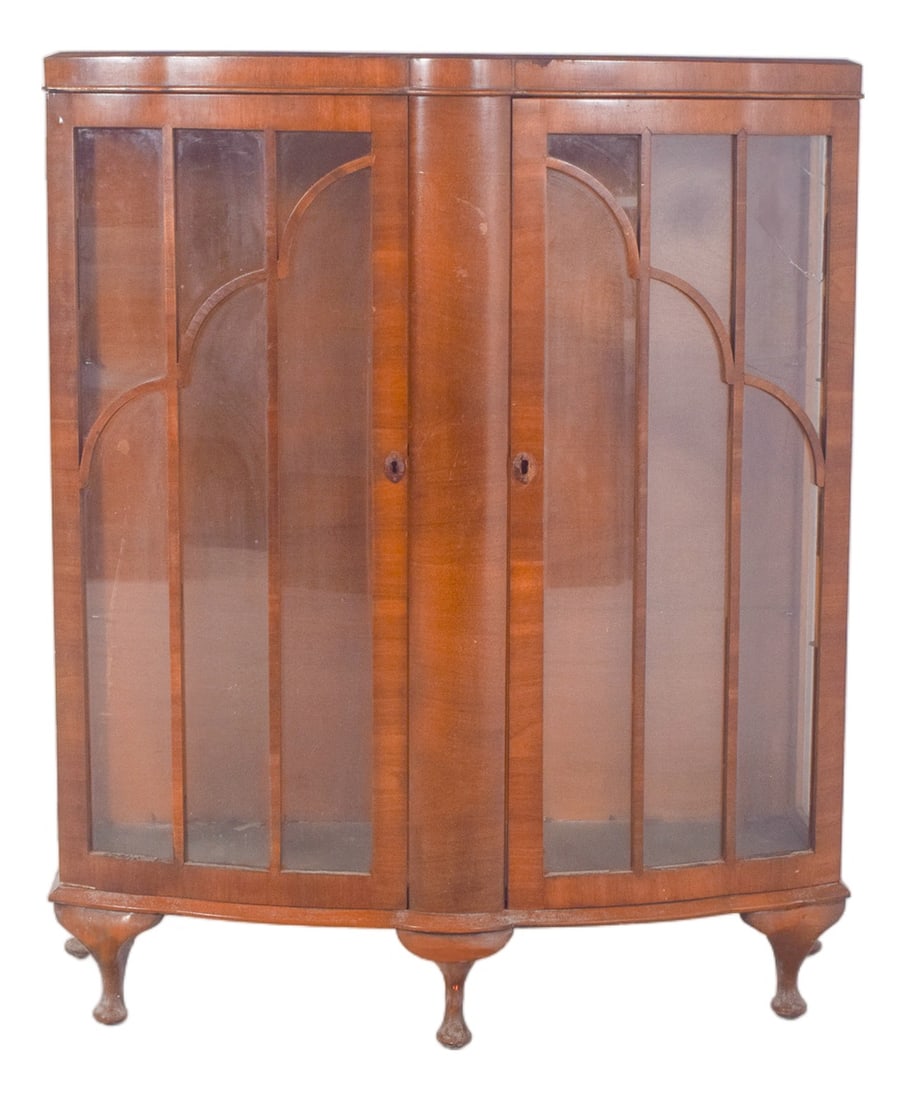 Portuguese Double-Door Showcase Cabinet, 1890s: Double-door showcase. with a slightly curved structure in the centre, an elegant design and harmonious proportions, with fronts adorned by wooden transoms that form decorative arches over the glass