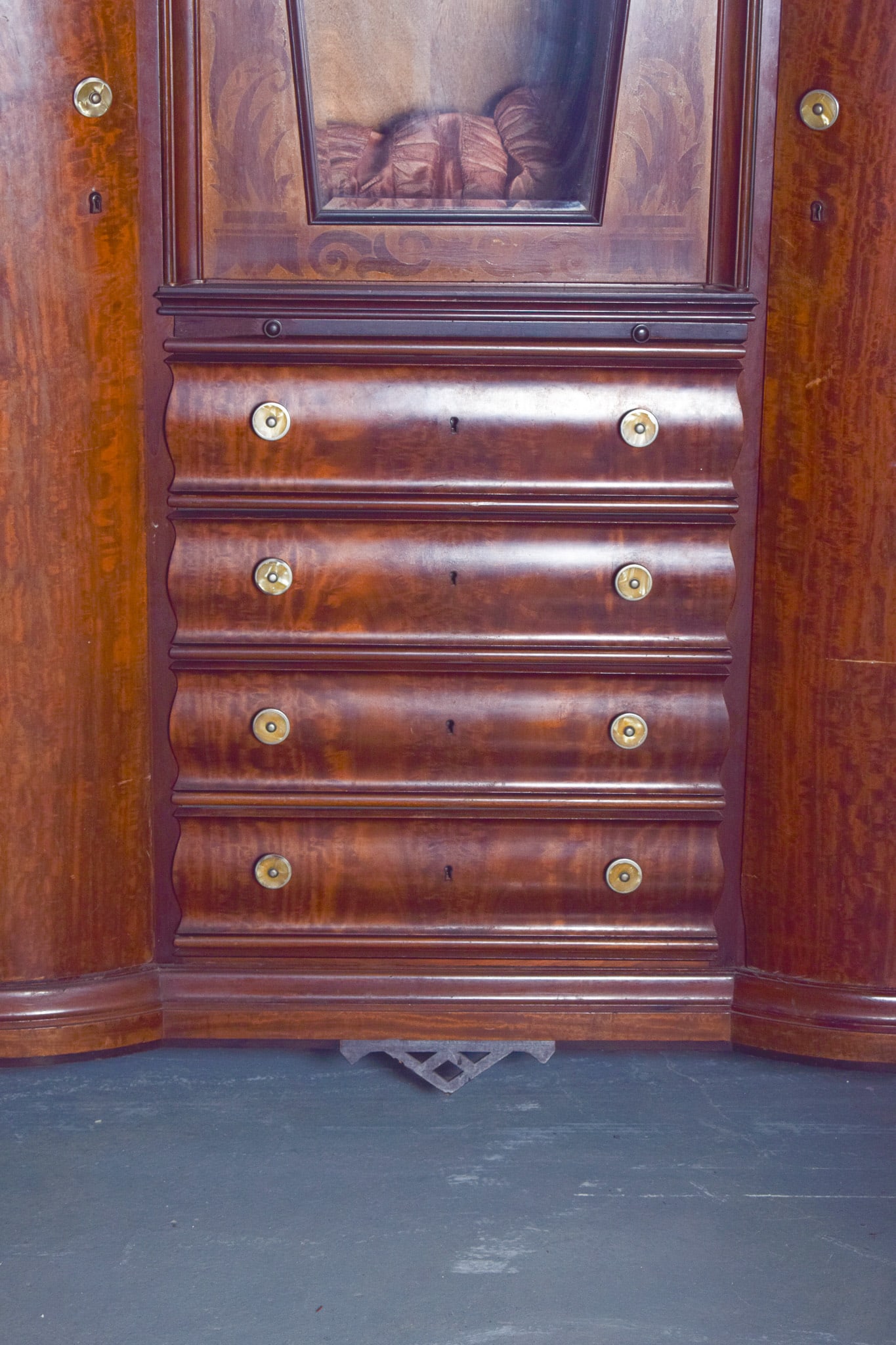 Wooden Sacristy Wardrobe with Central Oratory, 1930 - 5