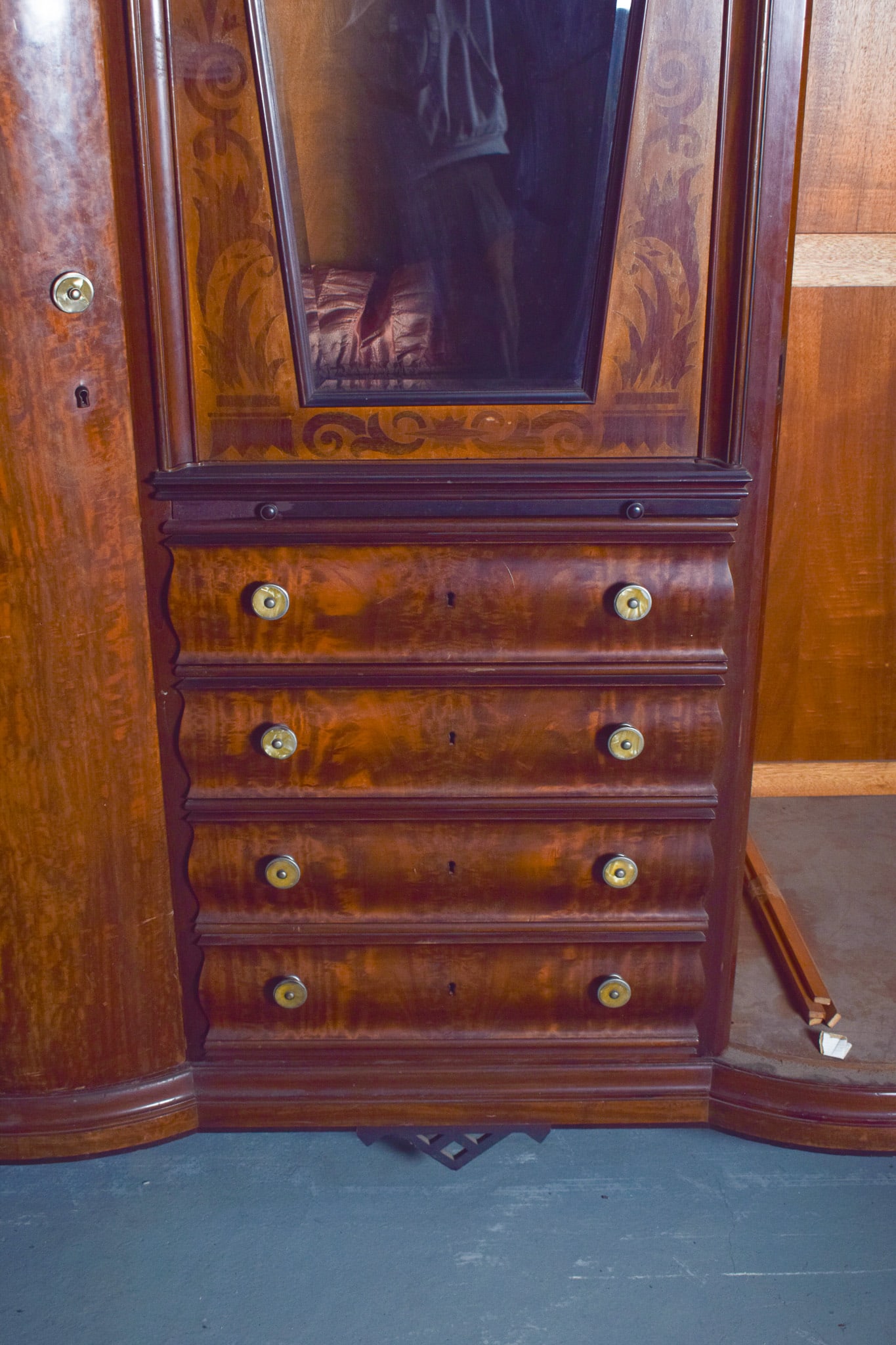 Wooden Sacristy Wardrobe with Central Oratory, 1930 - 8