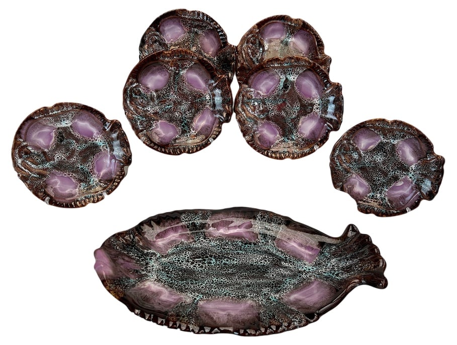 Fish Plates and Serving Dish from Vallauris, Set of 7: Discover this rare elegance -based barbott service set, shaped in the form of Vallauris earthenware fish. Composed of an imposing dish in the shape of elongated fish and six round plates also