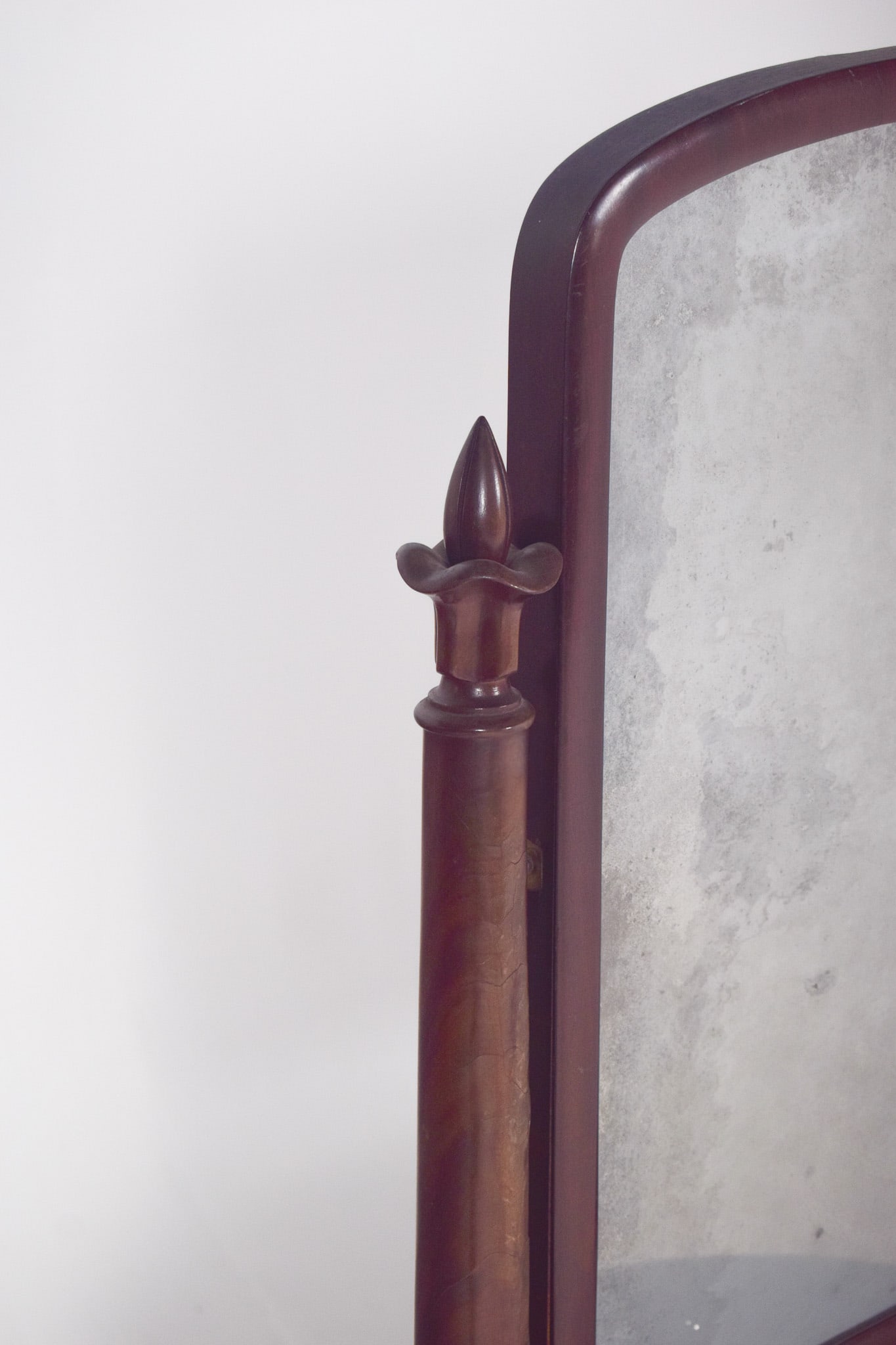 English Dressing Table Mirror with Turnings - 4