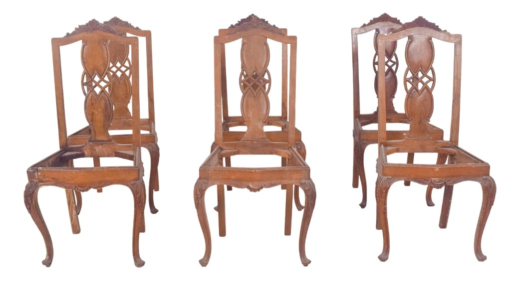 Portuguese Dining Chairs, 1890s, Set of 6: Set of six dining chairs. With cut-out and hollowed-out backrests, it features a double medallion joined by geometric interlacing in the centre. The upper part of the backrest is topped by a stylised
