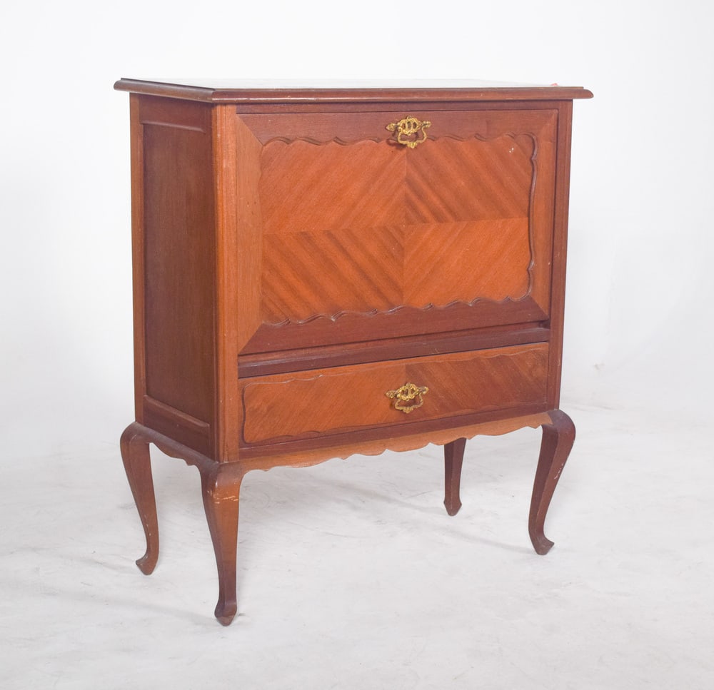 Portuguese Queen Anne Bar Cabinet - 6