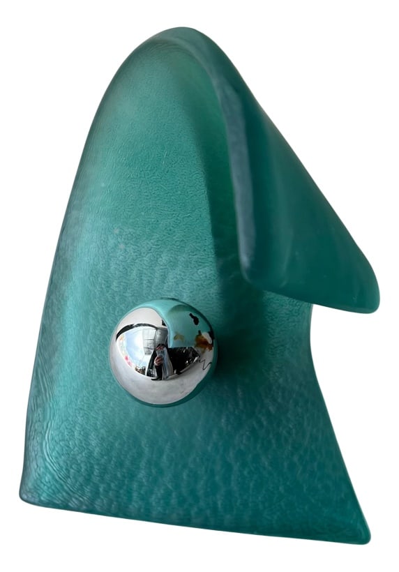 Table Lamp in Murano Glass from De Majo, 1980s: A fantastic and rare accent lamp, realized in the legendary ateliers De Majo-Murano, Venezia.Extremely rare and most sought after "Onda (Wave)" series, made of teal Murano glass, which emits a most
