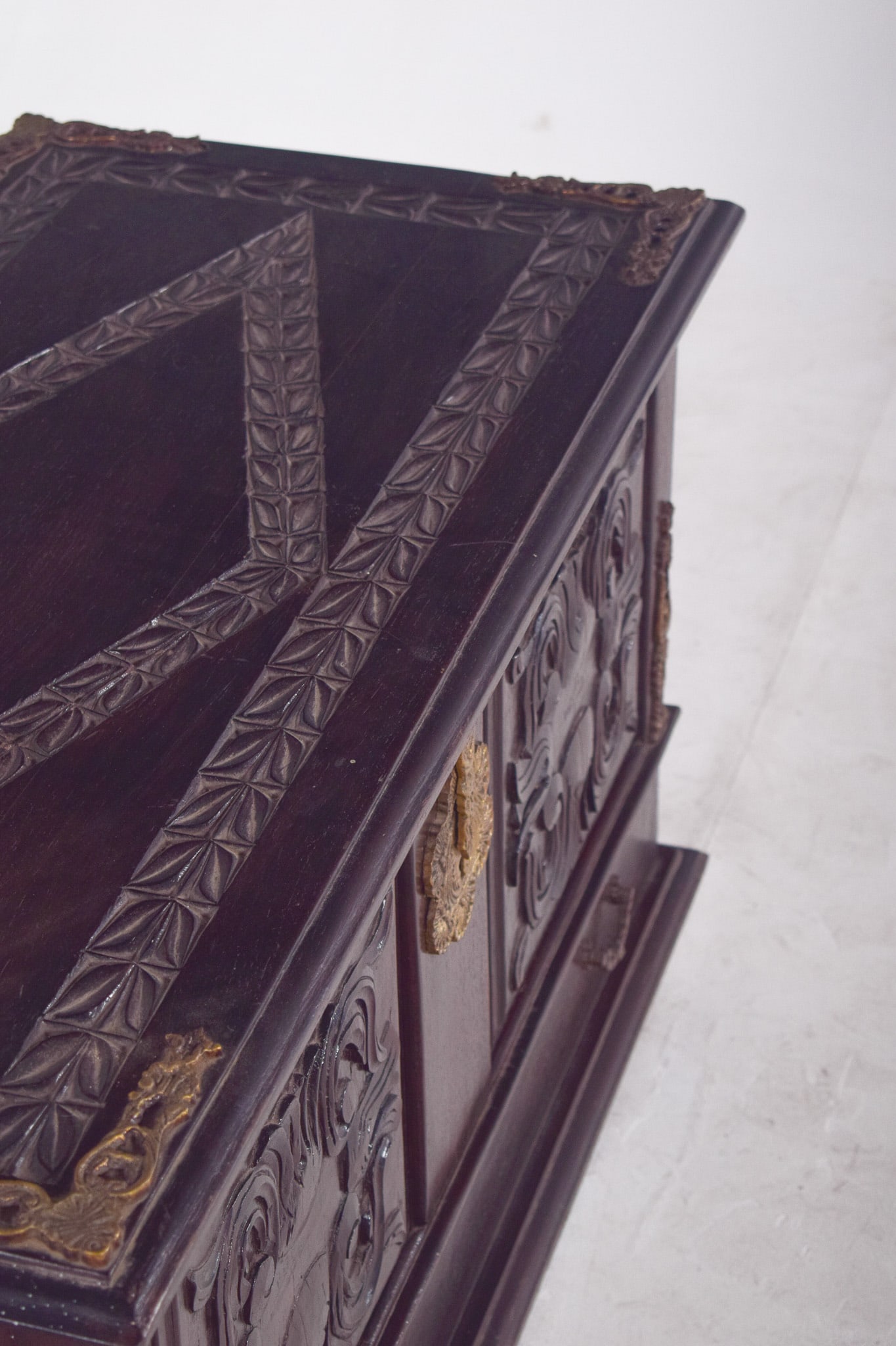 Antique Portuguese Carved Wooden Chest, 1890s - 7