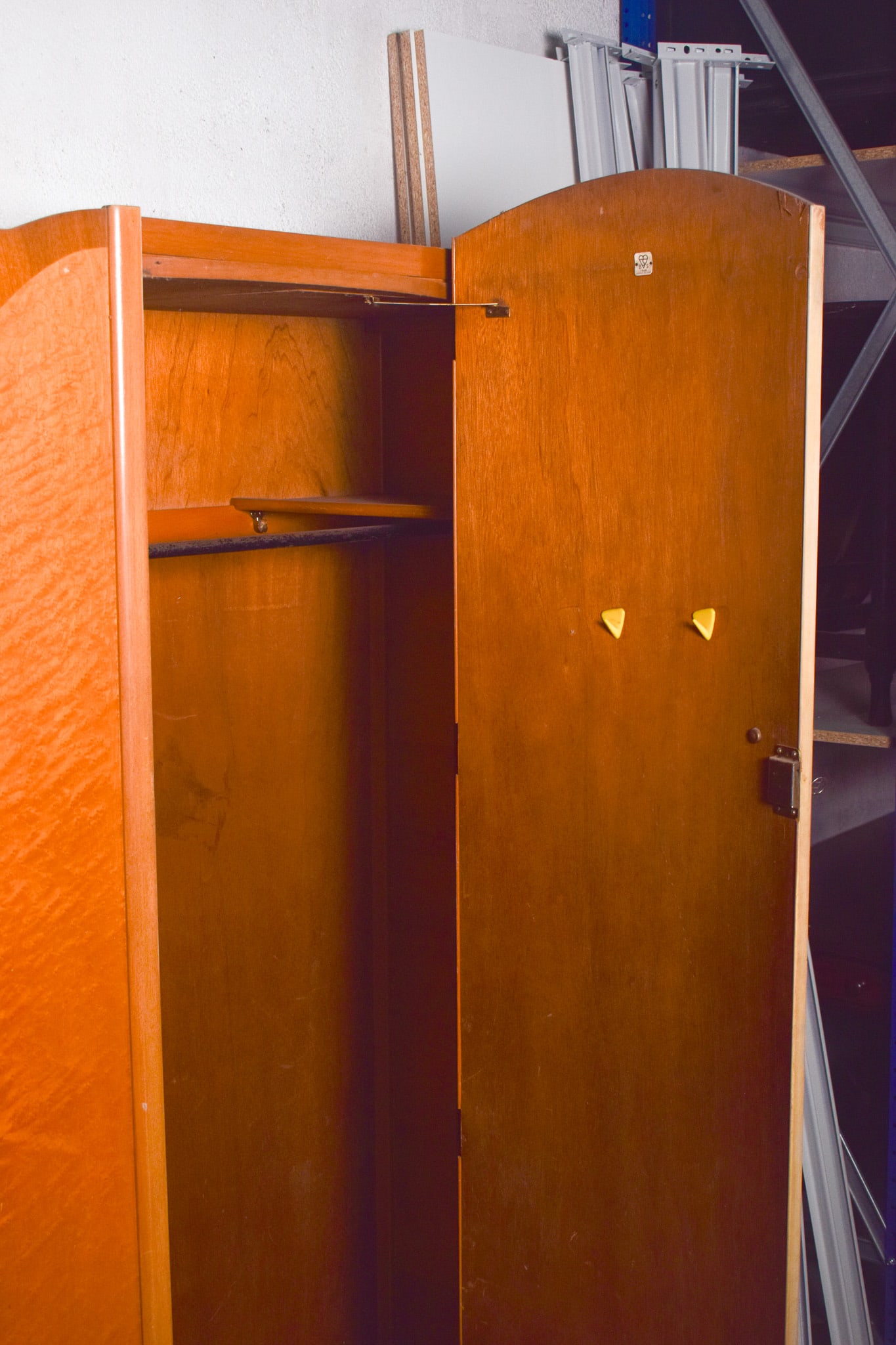 Small Art Deco English Wardrobe in Light Wood, 1930 - 5
