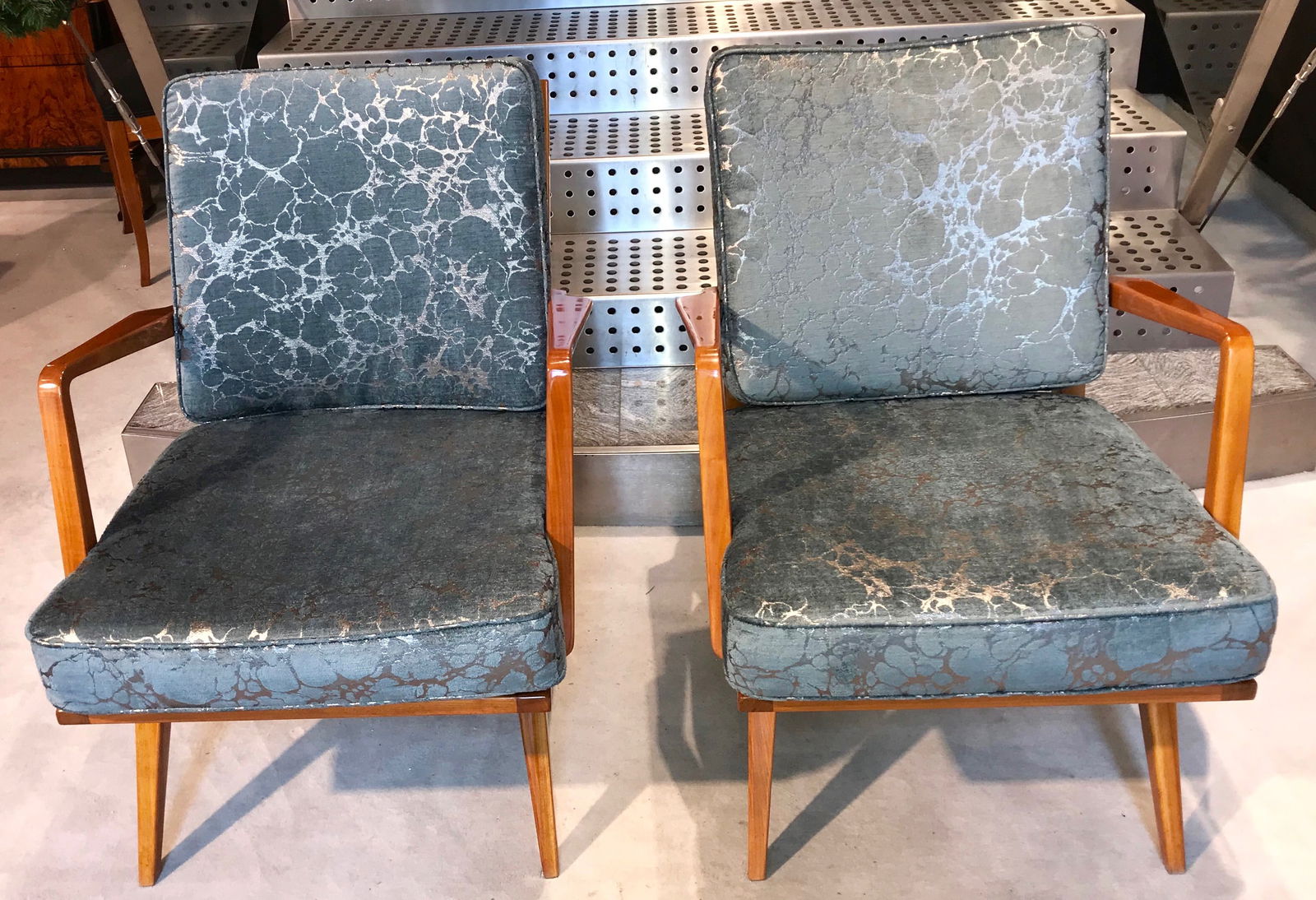 Lounge Chairs in Cherry and Fabric from Knoll, Set of 2 - 2