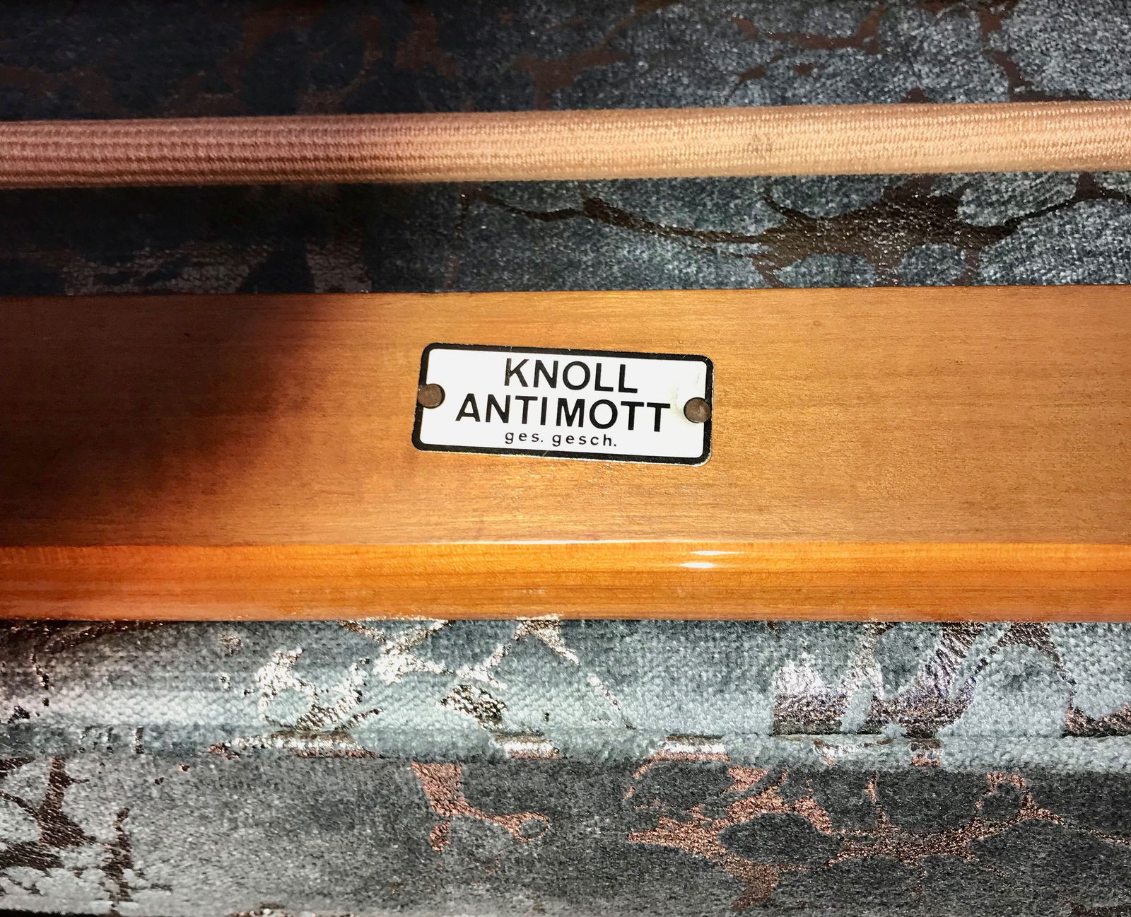 Lounge Chairs in Cherry and Fabric from Knoll, Set of 2 - 4