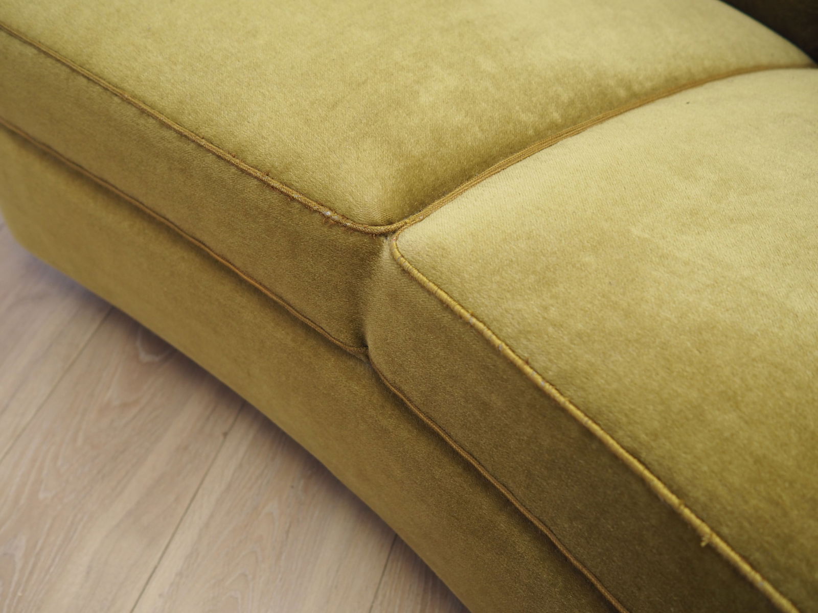 Vintage Danish Sofa in Green Velour, 1960s - 15