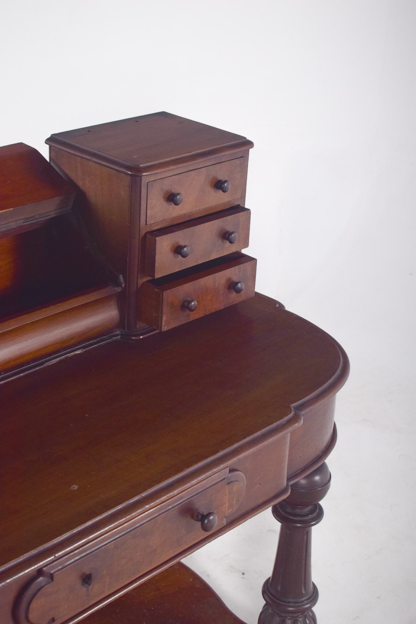 Antique English Desk with Carved Feet, 1890s - 6