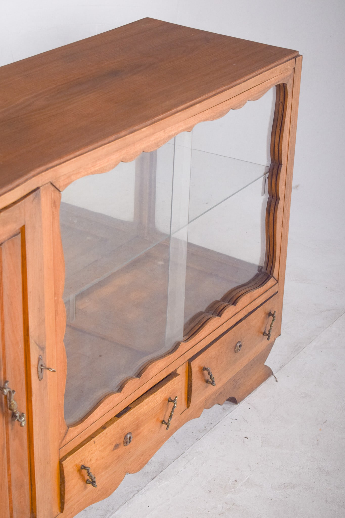 Vintage European Sideboard with Display Case, 1920s - 10