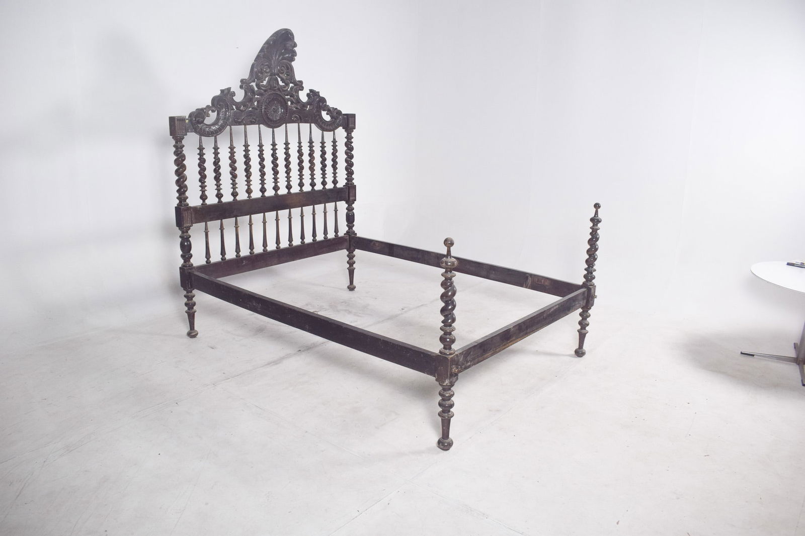 Portuguese Carved and Turned Double Bed, 1910 - 2