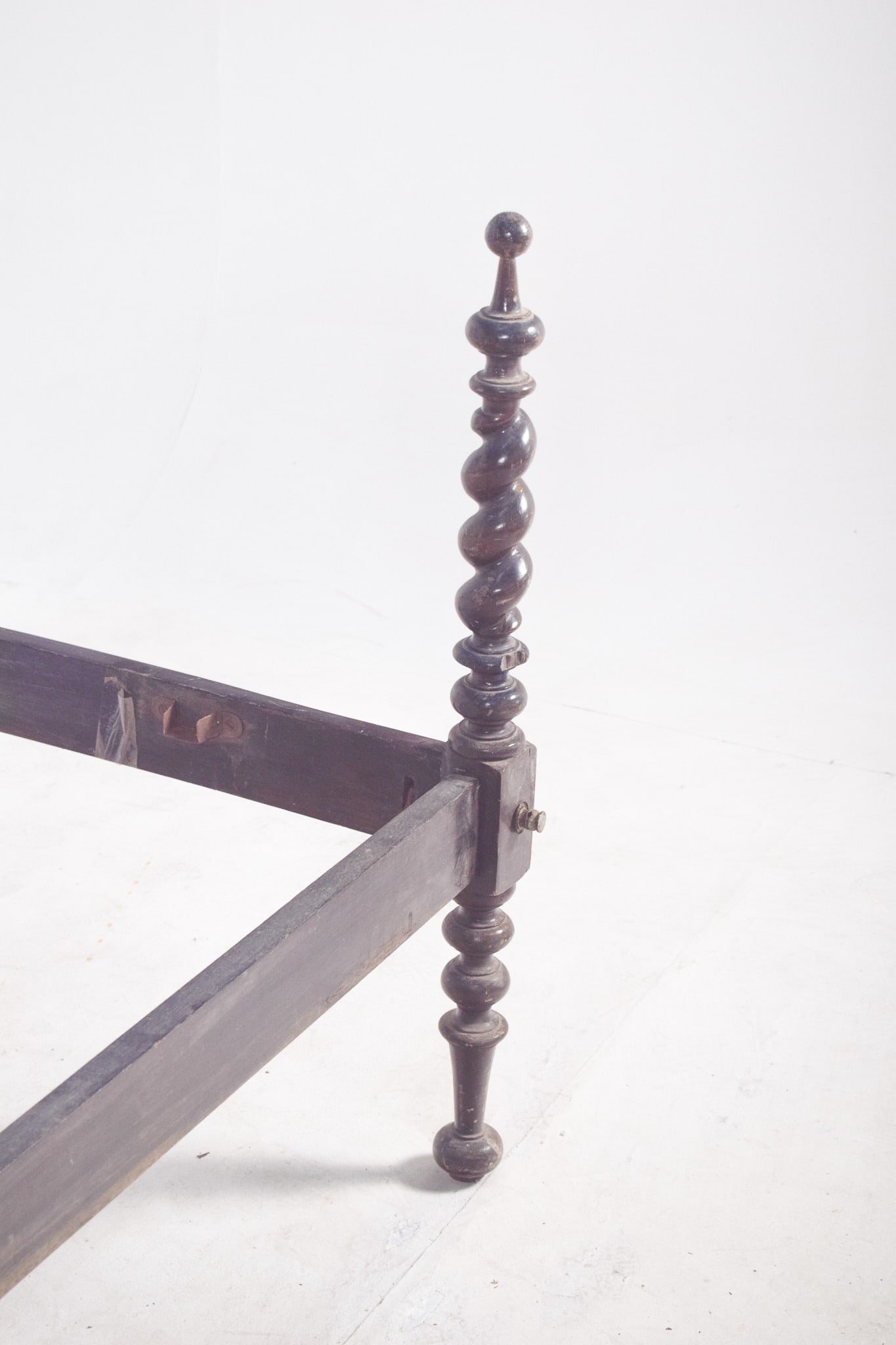 Portuguese Carved and Turned Double Bed, 1910 - 6