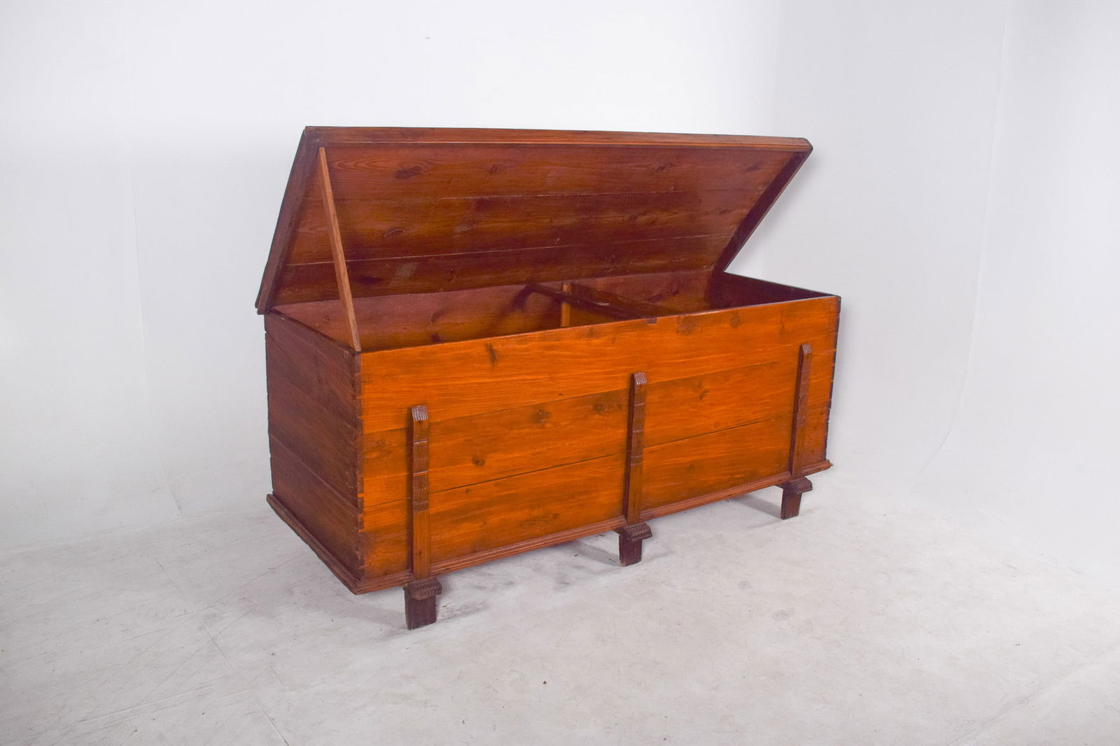 Large Portuguese Pine Chest, 1890s - 7