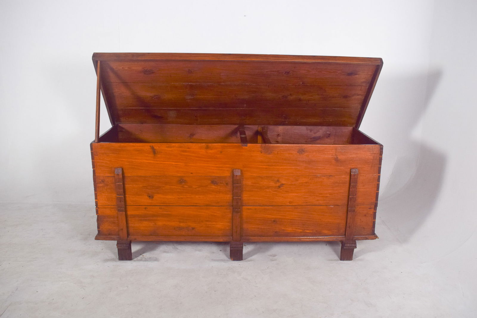 Large Portuguese Pine Chest, 1890s - 8