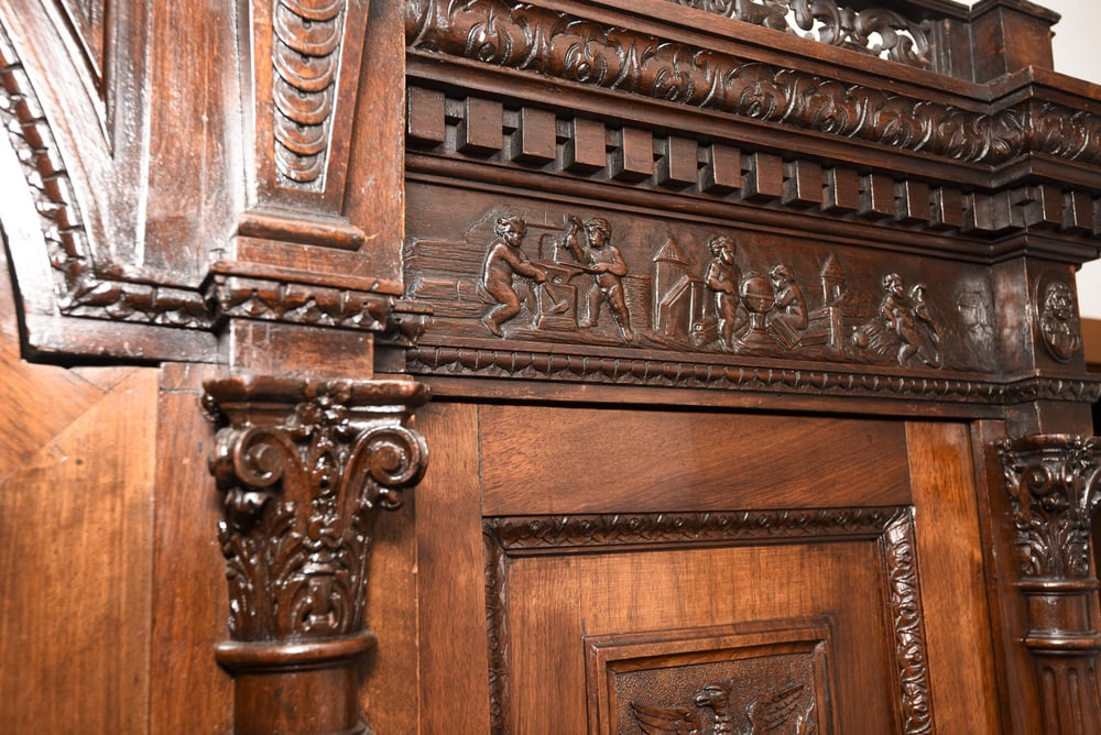 Carved Walnut Cabinet from Sellerio Giuseppe Milano - 7