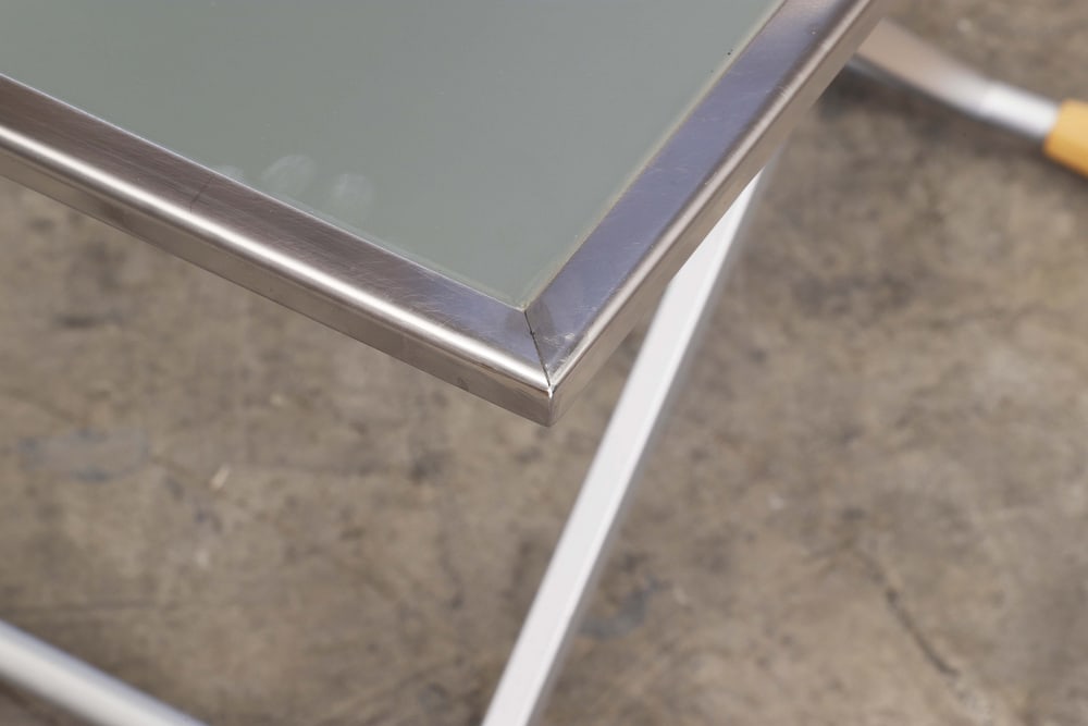 Extendable Side Table in Glass with Steel Structure - 16