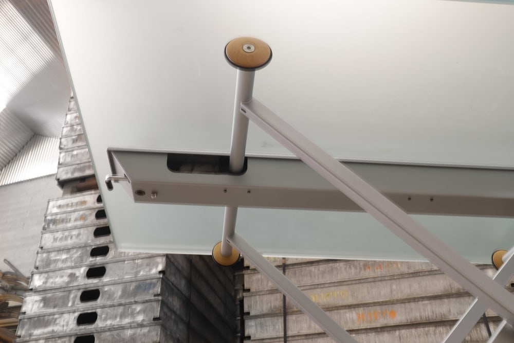 Extendable Side Table in Glass with Steel Structure - 7